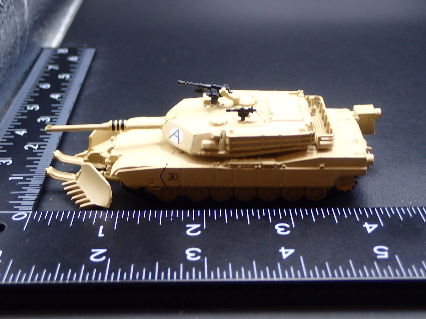 M1A1 ABRAMS TANK MILITARY DESERT STORM 1:100 SCALE DIORAMA DIECAST MODEL CAR