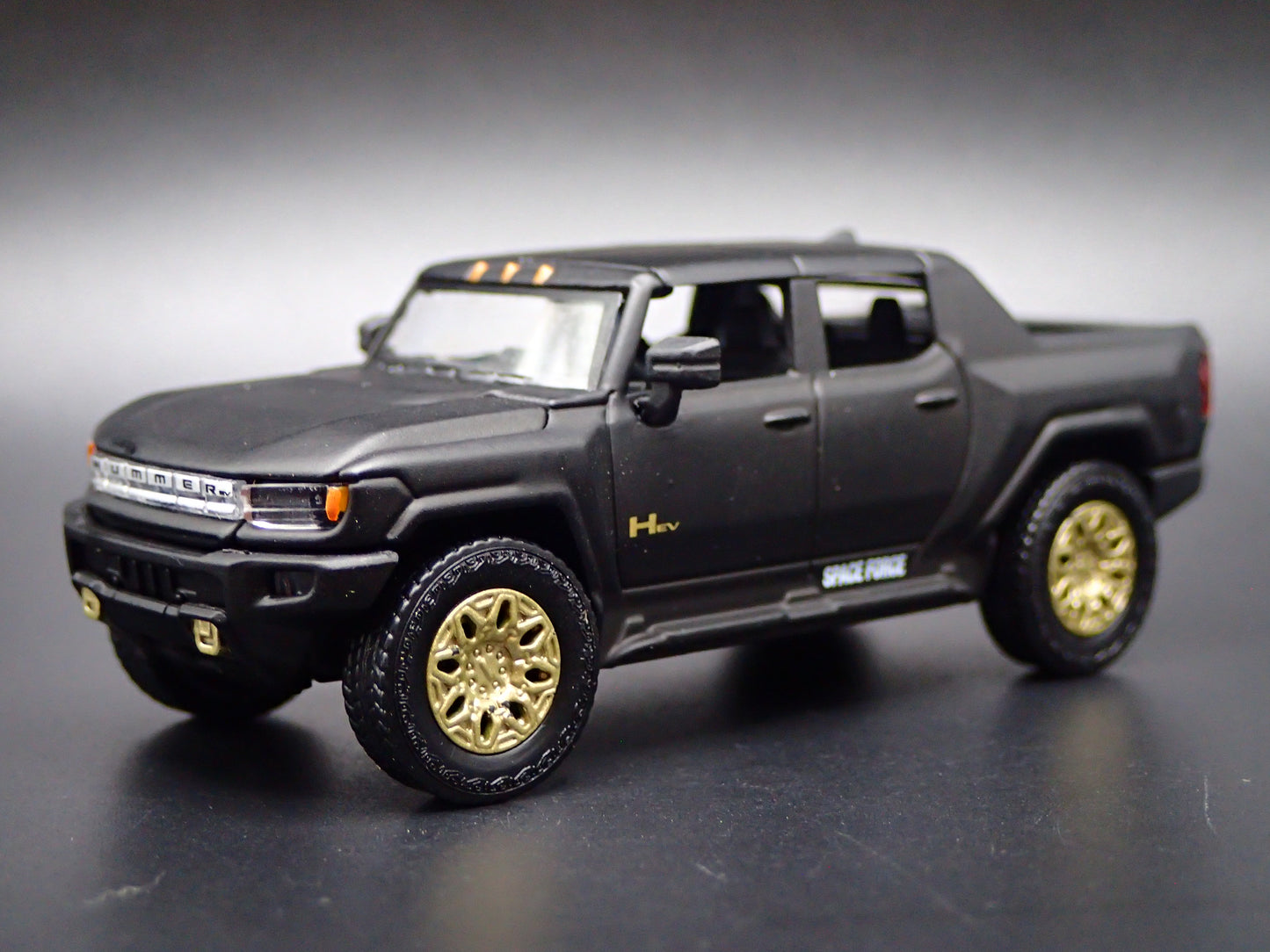 2022-2026 HUMMER EV ELECTRIC TRUCK BLACK SPACE FORCE 1:64 SCALE DIECAST CAR