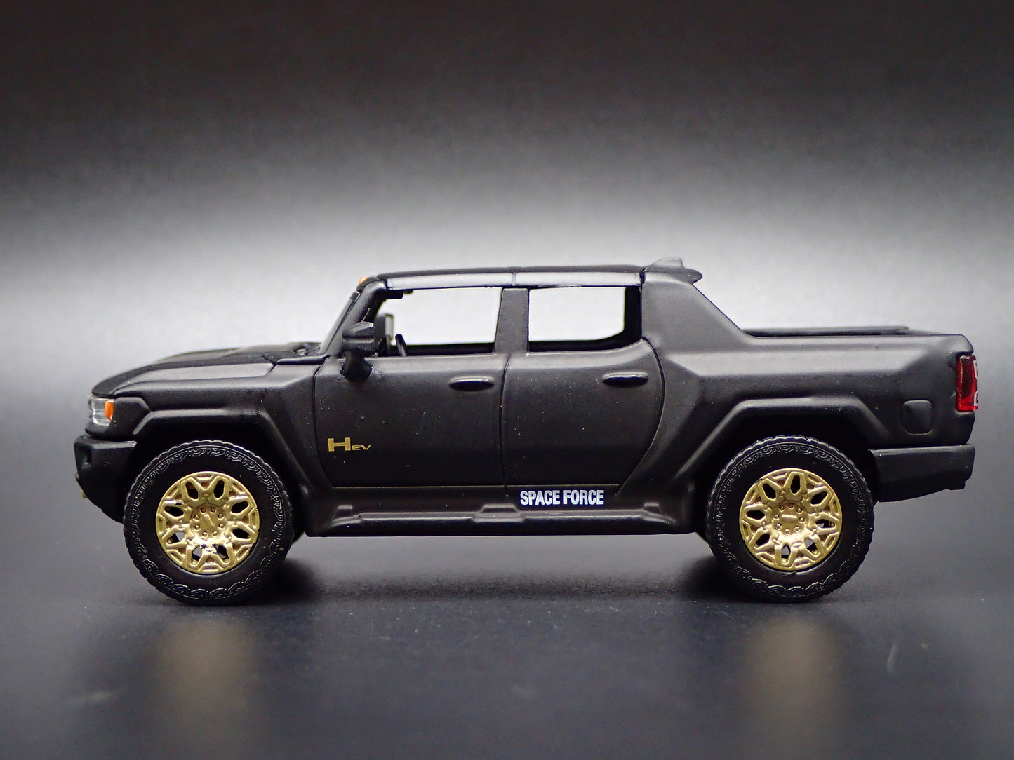 2022-2026 HUMMER EV ELECTRIC TRUCK BLACK SPACE FORCE 1:64 SCALE DIECAST CAR