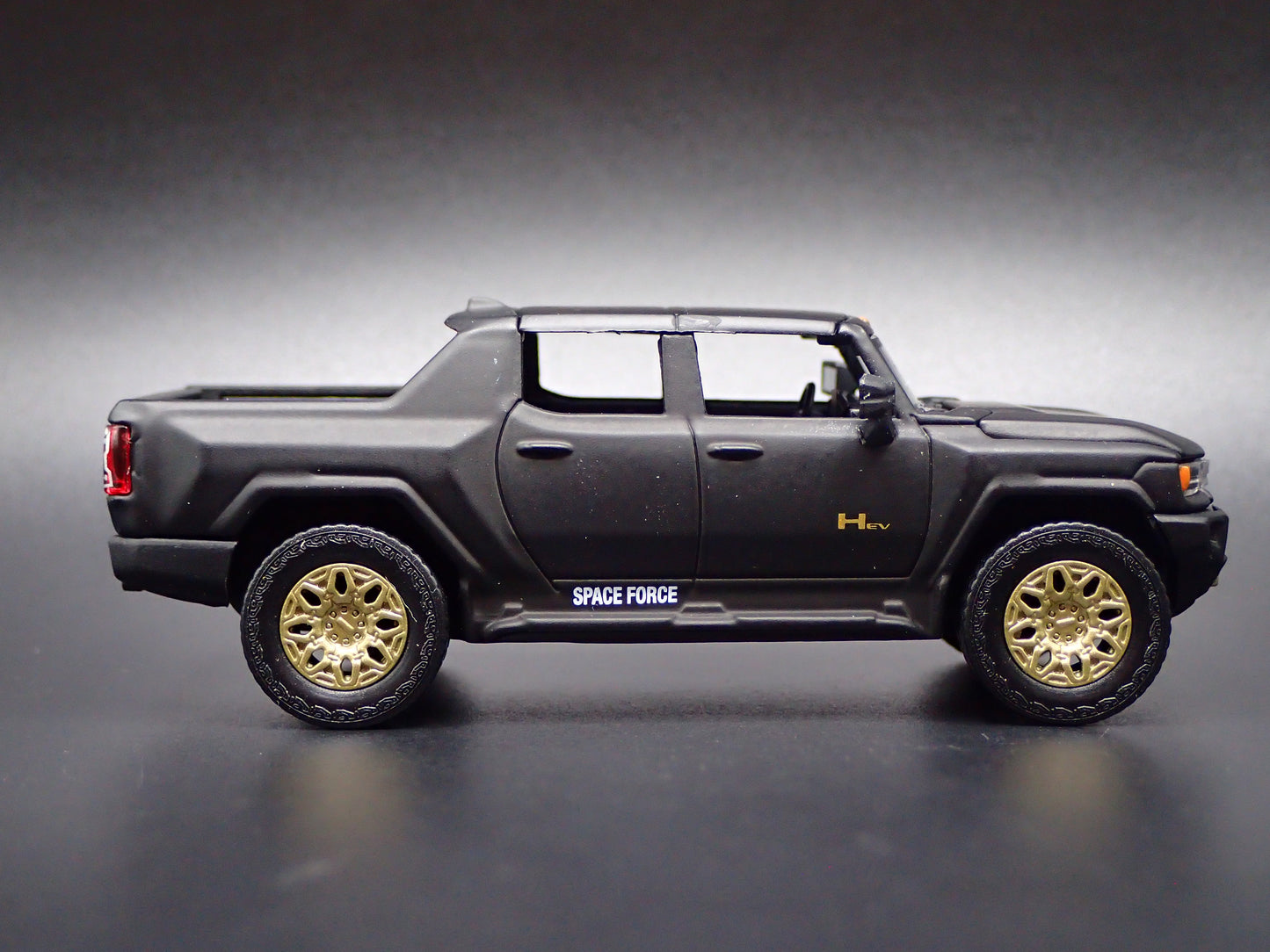 2022-2026 HUMMER EV ELECTRIC TRUCK BLACK SPACE FORCE 1:64 SCALE DIECAST CAR