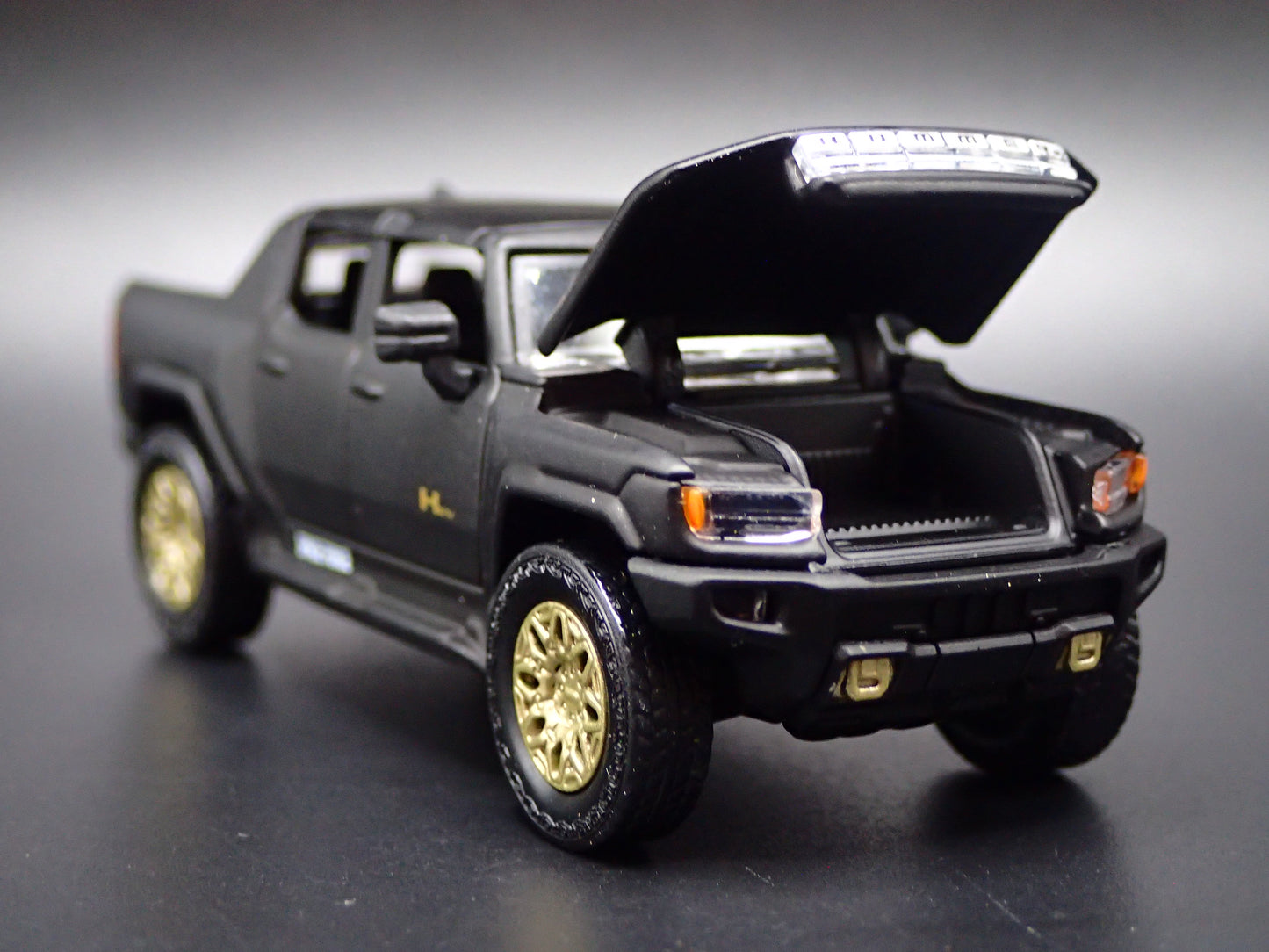 2022-2026 HUMMER EV ELECTRIC TRUCK BLACK SPACE FORCE 1:64 SCALE DIECAST CAR