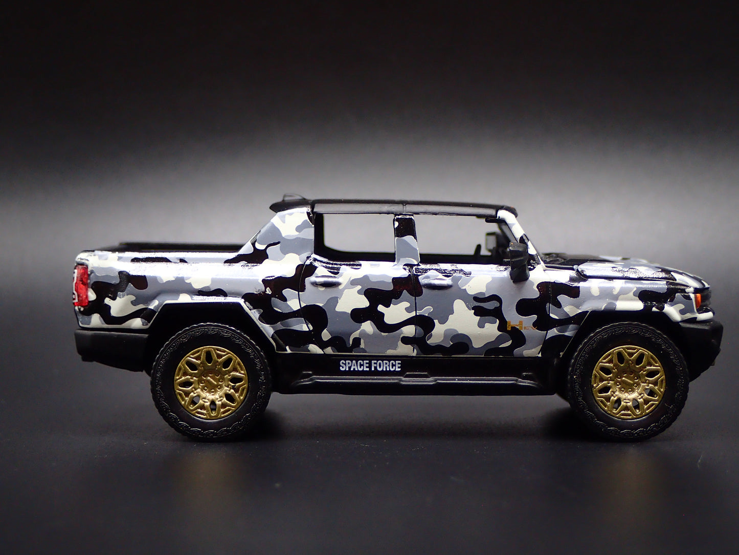 2022-2026 HUMMER EV ELECTRIC TRUCK CAMO SPACE FORCE 1:64 SCALE DIECAST CAR