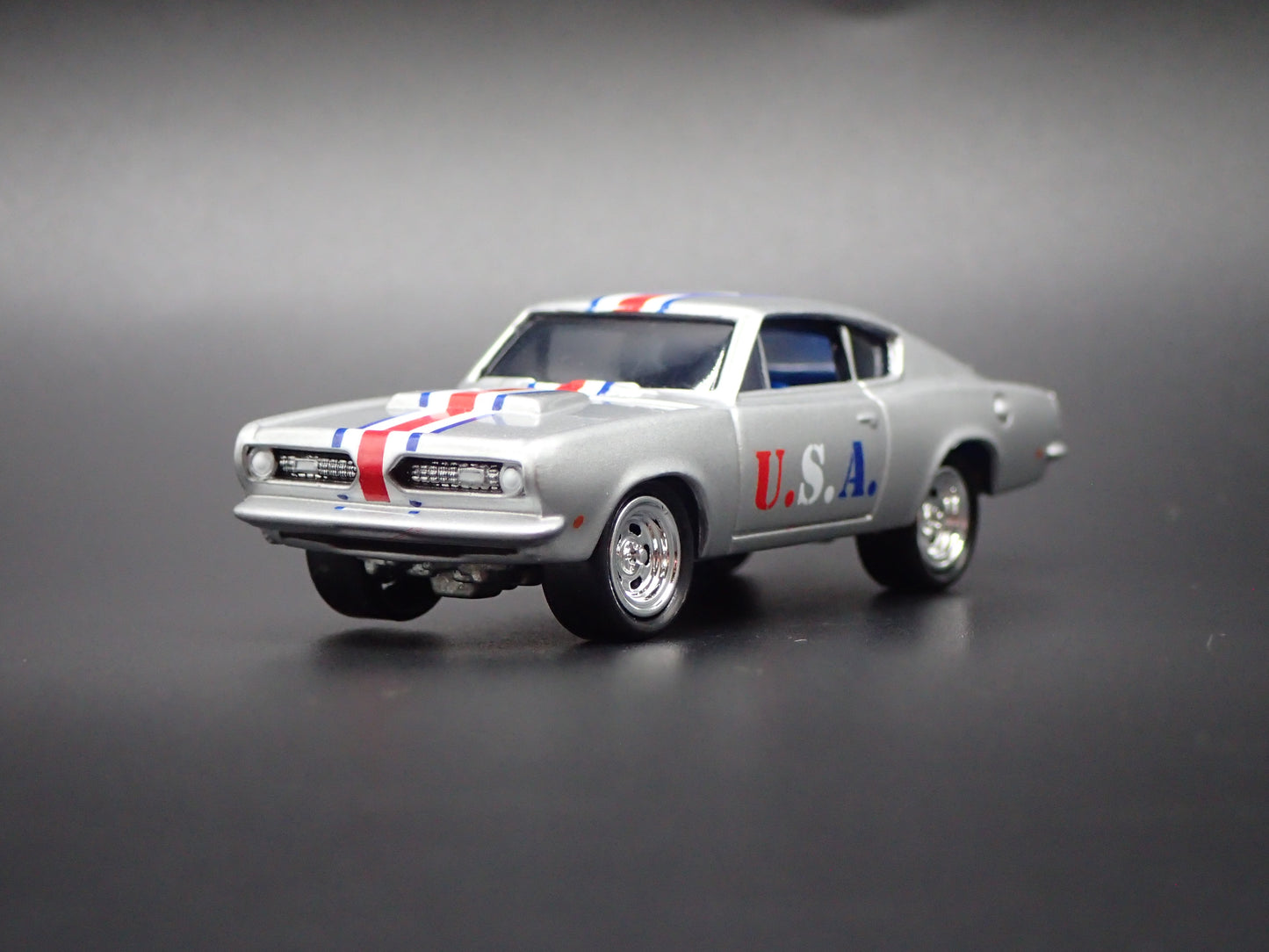 1968 68 PLYMOUTH BARRACUDA CUDA FASTBACK 1/64 SCALE DIORAMA DIECAST MODEL CAR