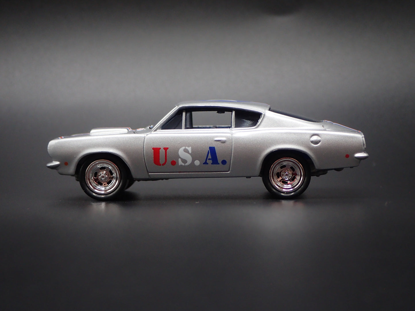 1968 68 PLYMOUTH BARRACUDA CUDA FASTBACK 1/64 SCALE DIORAMA DIECAST MODEL CAR
