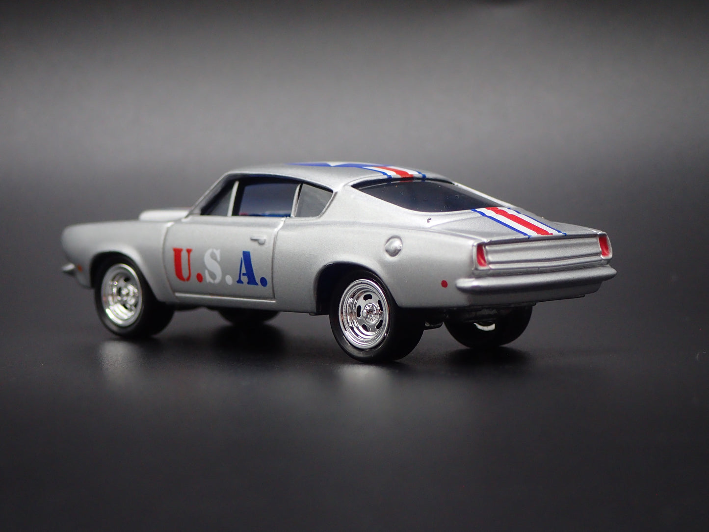 1968 68 PLYMOUTH BARRACUDA CUDA FASTBACK 1/64 SCALE DIORAMA DIECAST MODEL CAR