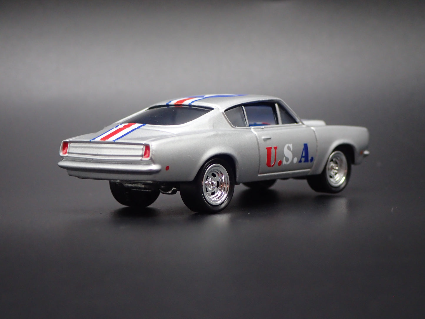 1968 68 PLYMOUTH BARRACUDA CUDA FASTBACK 1/64 SCALE DIORAMA DIECAST MODEL CAR