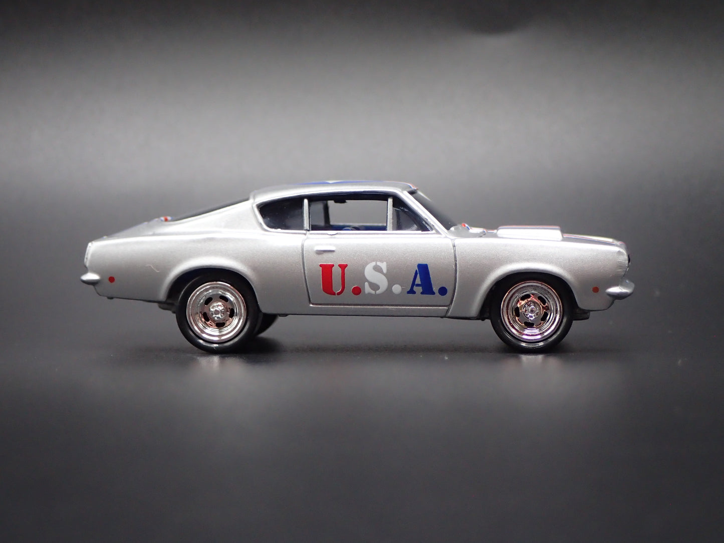 1968 68 PLYMOUTH BARRACUDA CUDA FASTBACK 1/64 SCALE DIORAMA DIECAST MODEL CAR