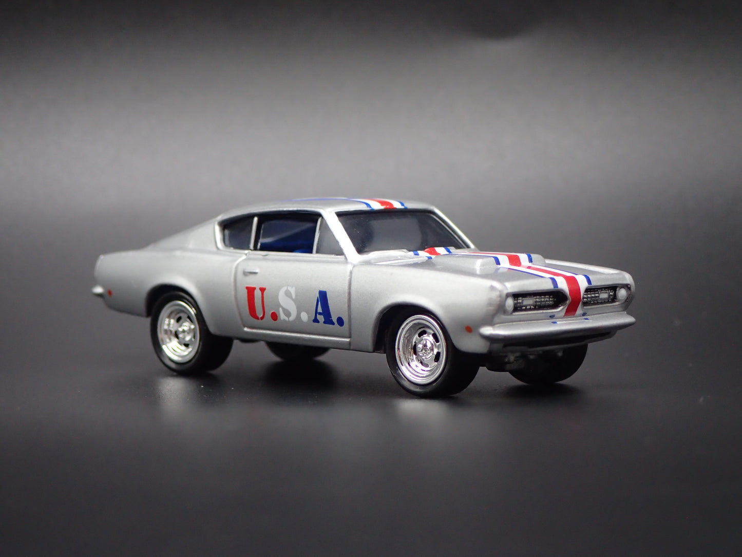 1968 68 PLYMOUTH BARRACUDA CUDA FASTBACK 1/64 SCALE DIORAMA DIECAST MODEL CAR