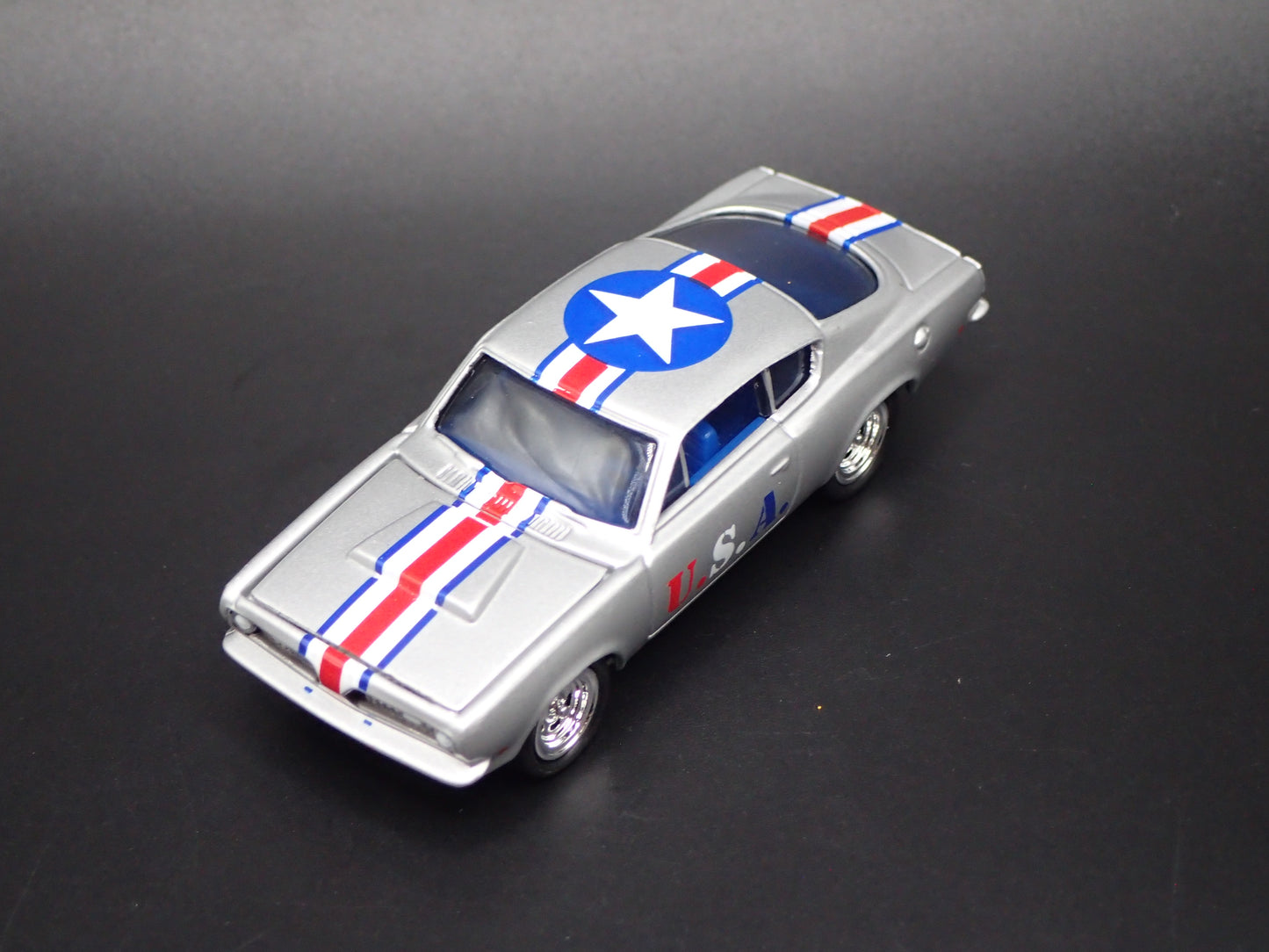 1968 68 PLYMOUTH BARRACUDA CUDA FASTBACK 1/64 SCALE DIORAMA DIECAST MODEL CAR