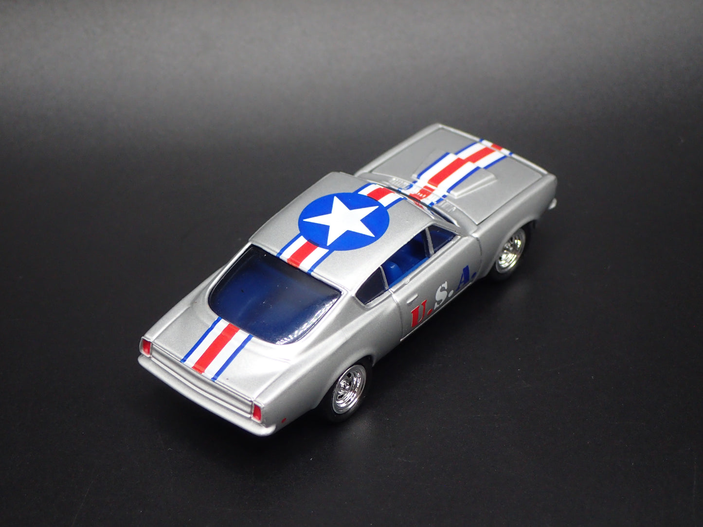 1968 68 PLYMOUTH BARRACUDA CUDA FASTBACK 1/64 SCALE DIORAMA DIECAST MODEL CAR