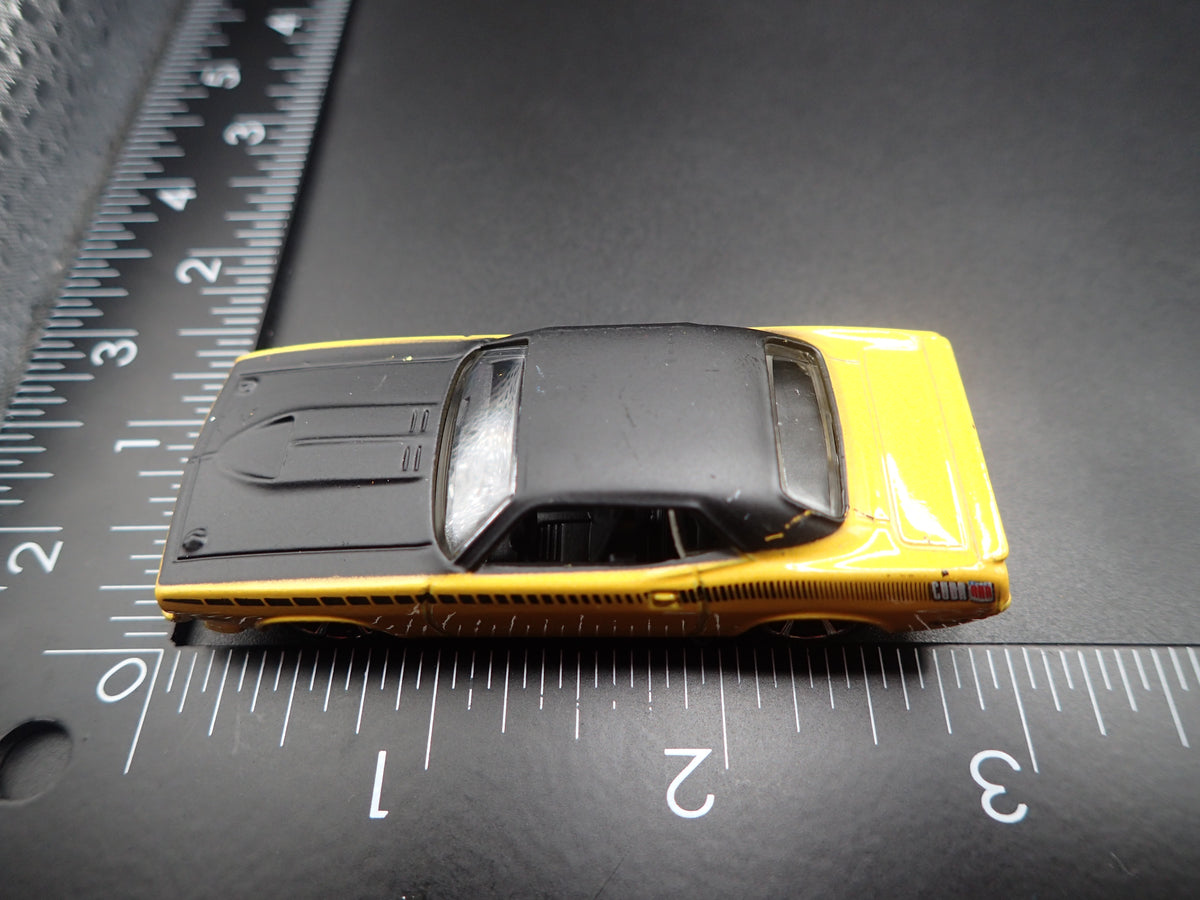 1970 70 PLYMOUTH AAR CUDA YELLOW 1:64 SCALE COLLECTIBLE DIECAST MODEL CAR
