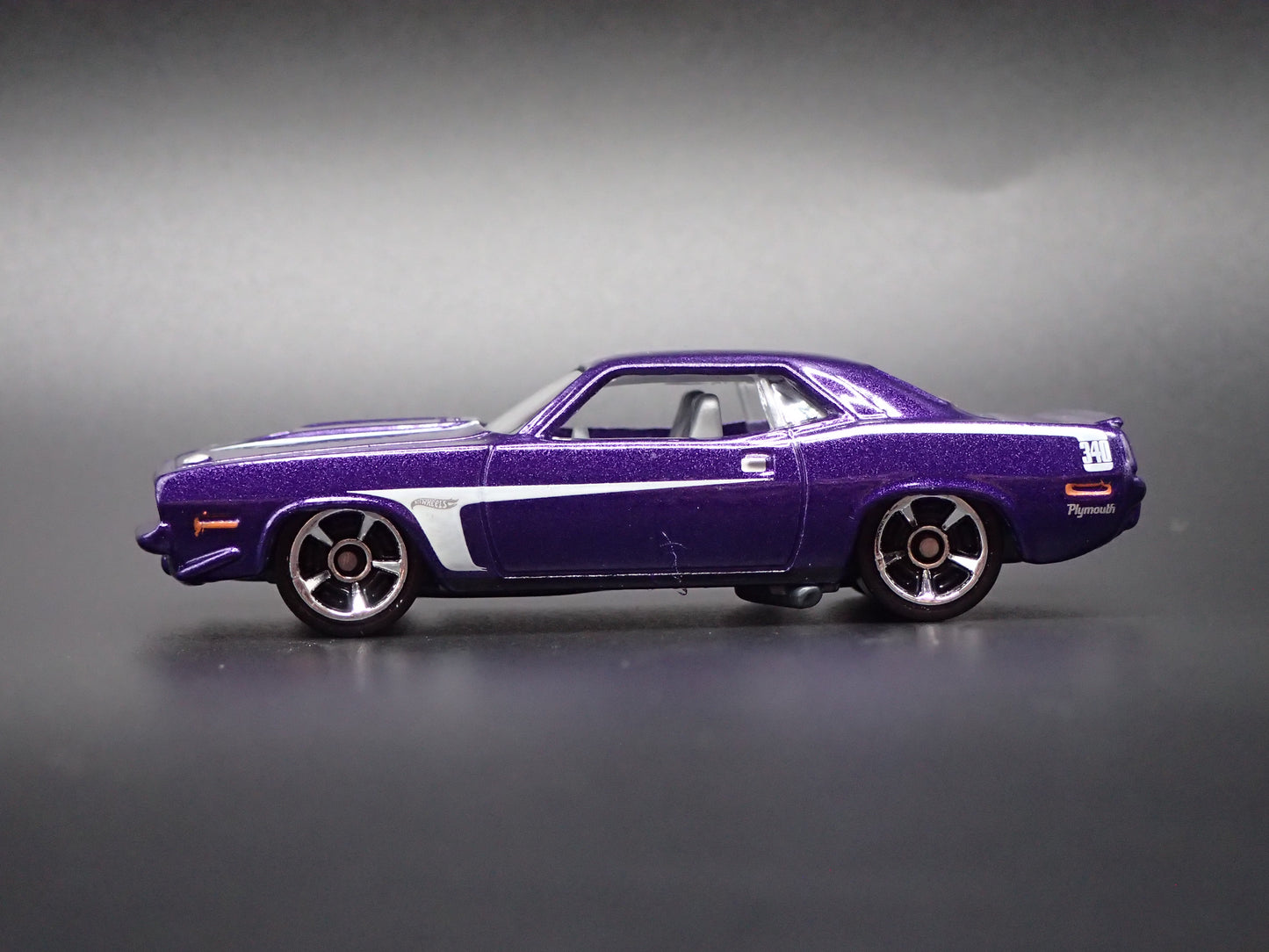 1970 70 PLYMOUTH AAR CUDA PURPLE 1:64 SCALE COLLECTIBLE DIECAST MODEL CAR