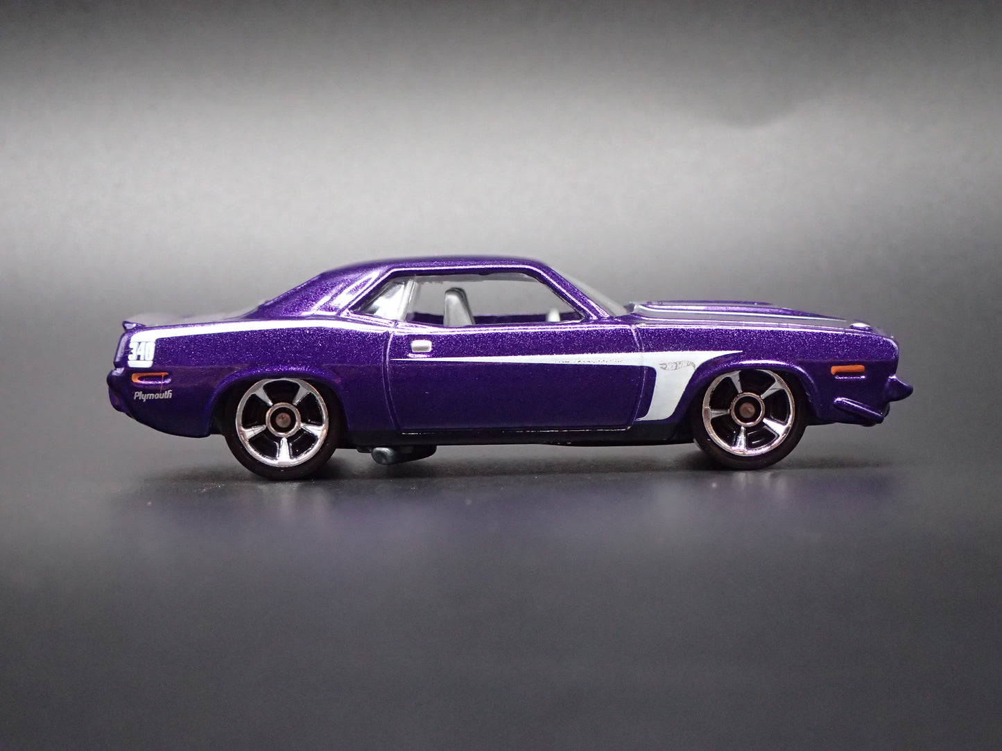 1970 70 PLYMOUTH AAR CUDA PURPLE 1:64 SCALE COLLECTIBLE DIECAST MODEL CAR