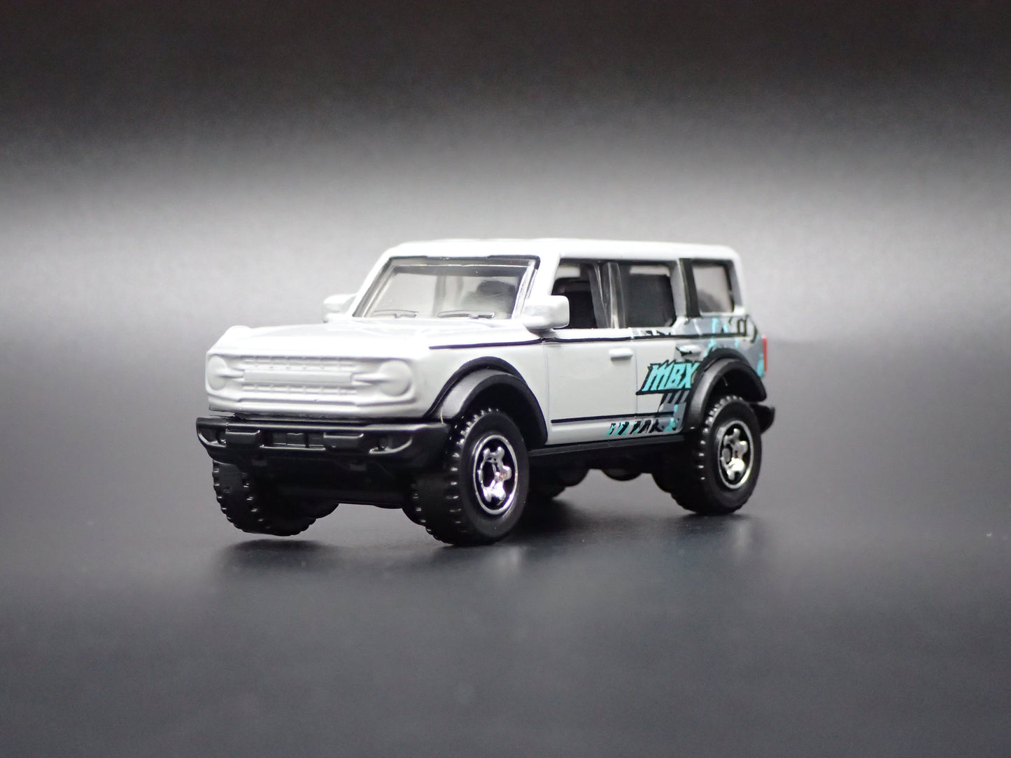 2021-2026 FORD BRONCO 4 FOUR DOOR GRAY 1:64 SCALE DIORAMA DIECAST MODEL CAR