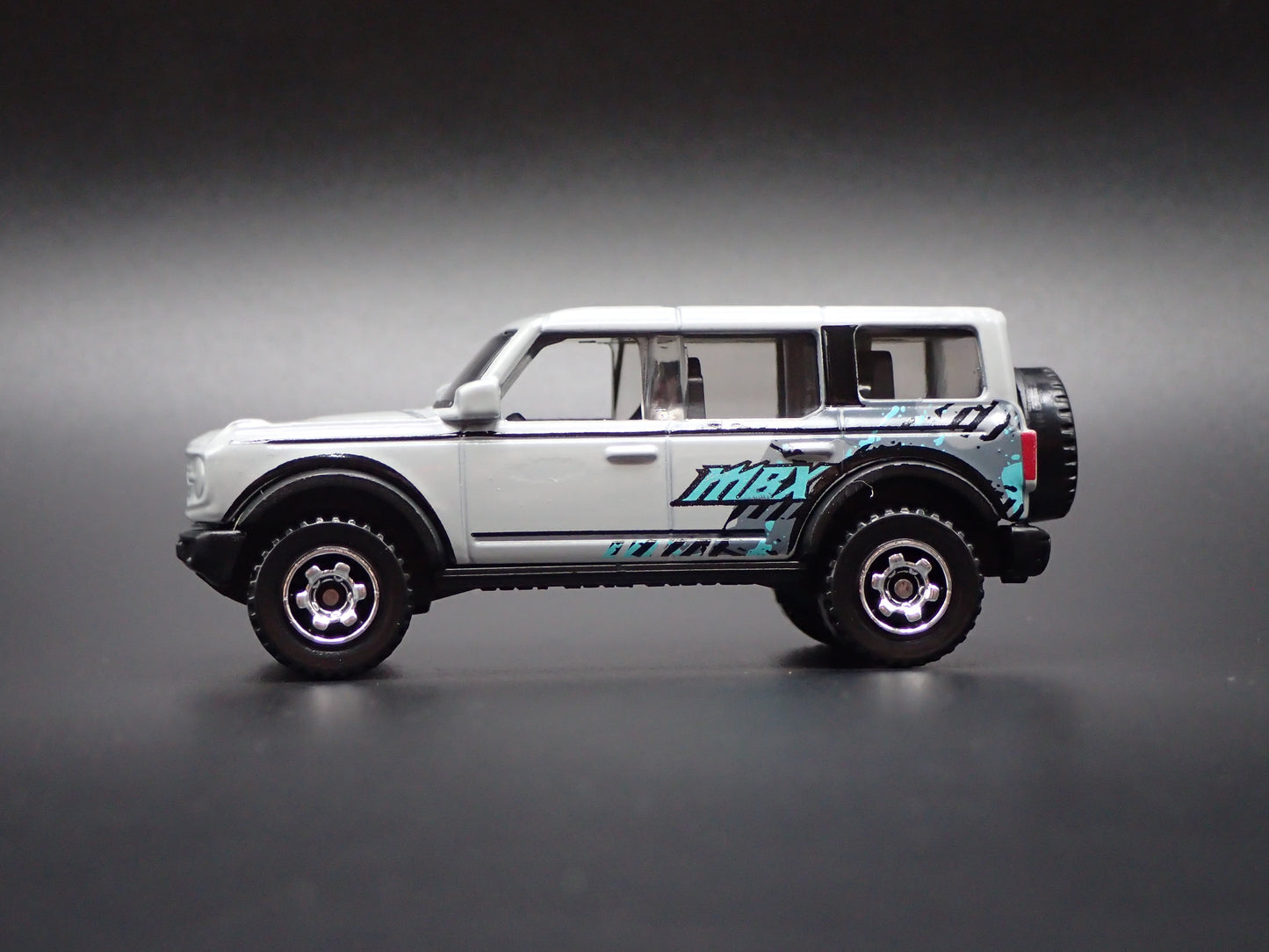 2021-2026 FORD BRONCO 4 FOUR DOOR GRAY 1:64 SCALE DIORAMA DIECAST MODEL CAR