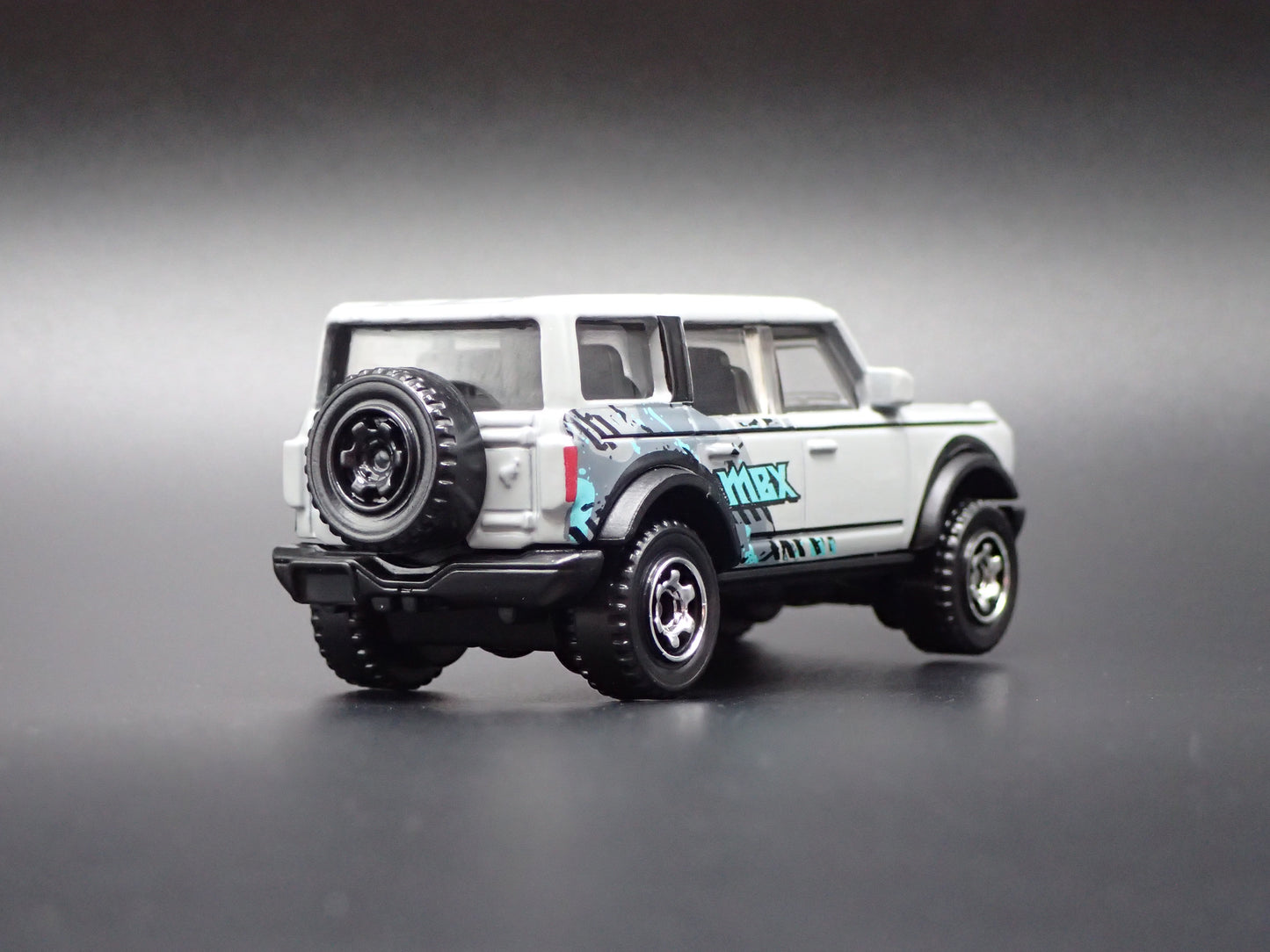 2021-2026 FORD BRONCO 4 FOUR DOOR GRAY 1:64 SCALE DIORAMA DIECAST MODEL CAR
