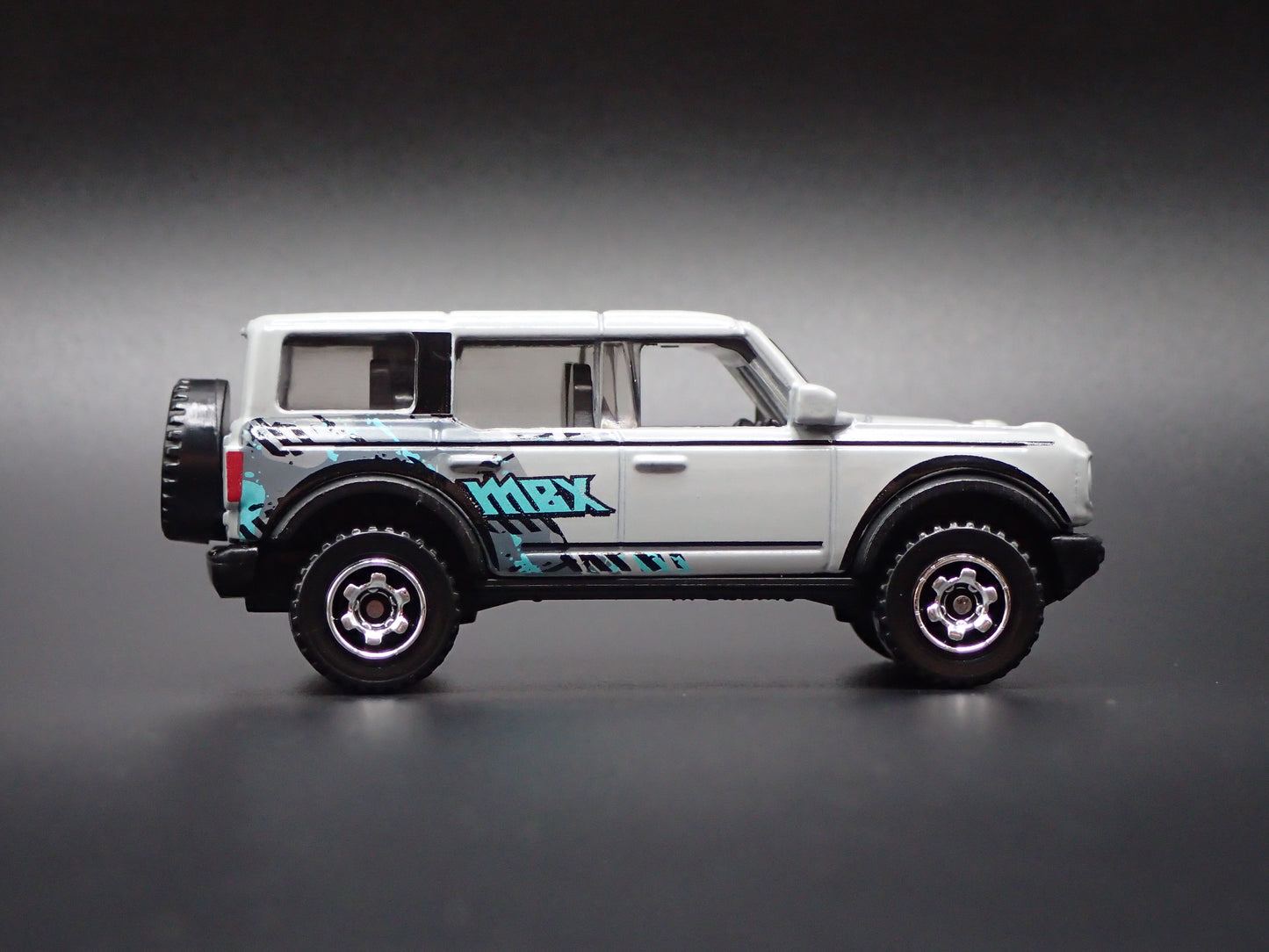 2021-2026 FORD BRONCO 4 FOUR DOOR GRAY 1:64 SCALE DIORAMA DIECAST MODEL CAR