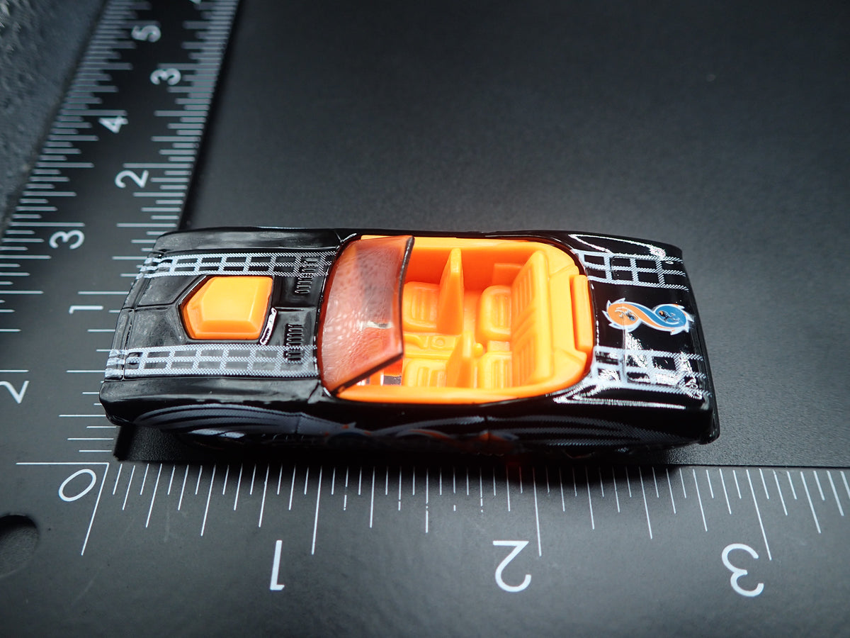 1970 70 PLYMOUTH CUDA CONVERTIBLE BLACK 1/64 SCALE DIORAMA DIECAST MODEL CAR