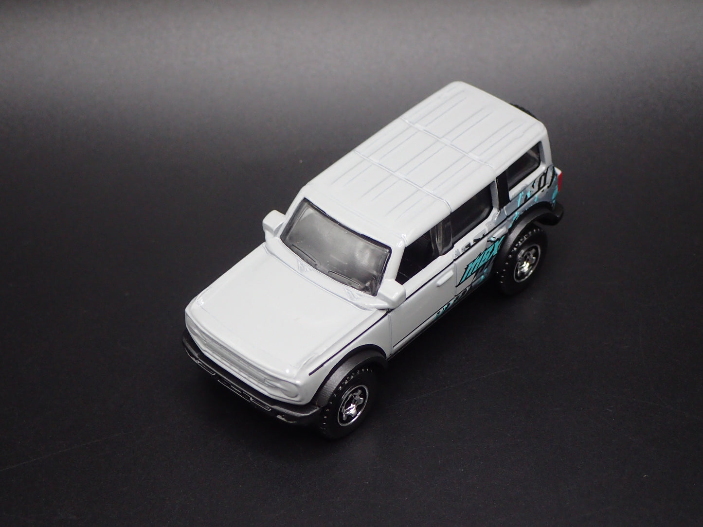 2021-2026 FORD BRONCO 4 FOUR DOOR GRAY 1:64 SCALE DIORAMA DIECAST MODEL CAR