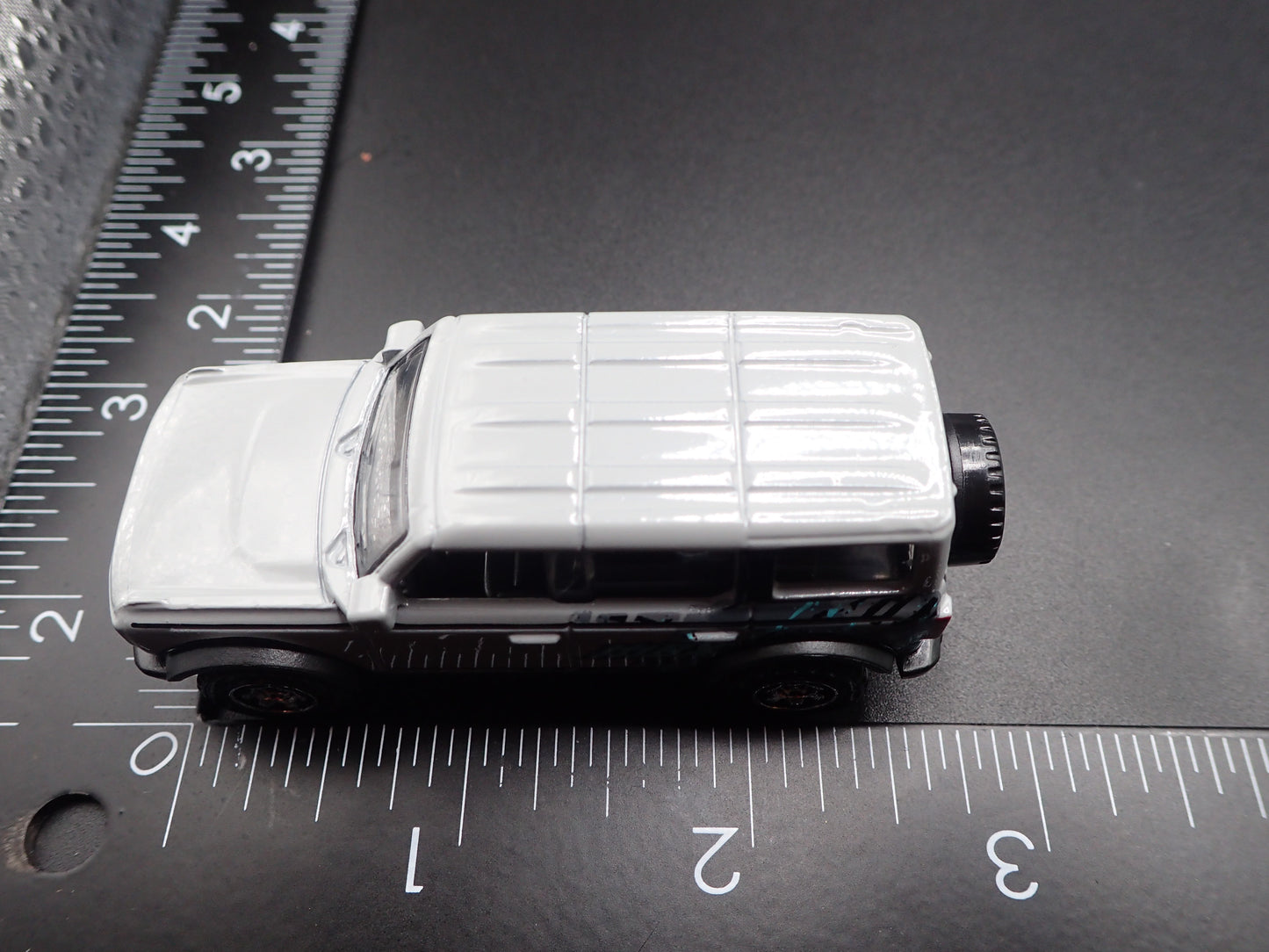2021-2026 FORD BRONCO 4 FOUR DOOR GRAY 1:64 SCALE DIORAMA DIECAST MODEL CAR