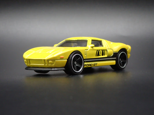 2005-2006 FORD GT YELLOW 1:64 SCALE COLLECTIBLE DIORAMA DIECAST MODEL CAR