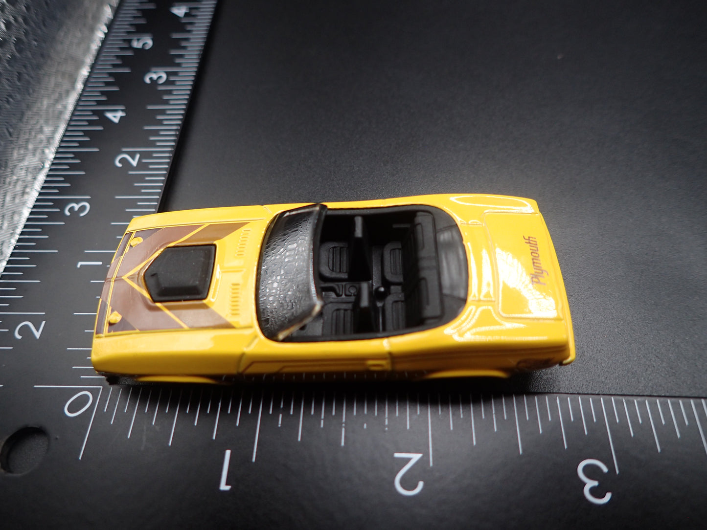 1970 70 PLYMOUTH CUDA CONVERTIBLE YELLOW 1/64 SCALE DIORAMA DIECAST MODEL CAR