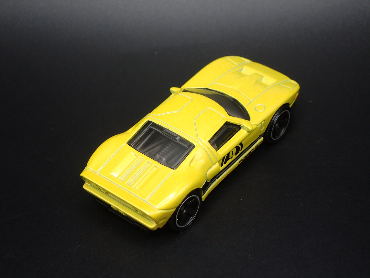 2005-2006 FORD GT YELLOW 1:64 SCALE COLLECTIBLE DIORAMA DIECAST MODEL CAR