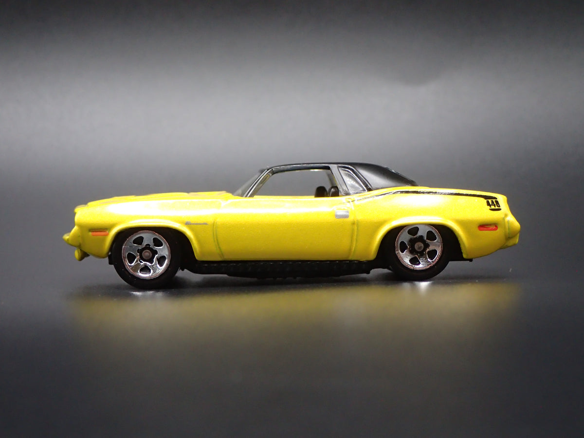 1970 70 PLYMOUTH AAR CUDA YELLOW 1:64 SCALE COLLECTIBLE DIECAST MODEL CAR