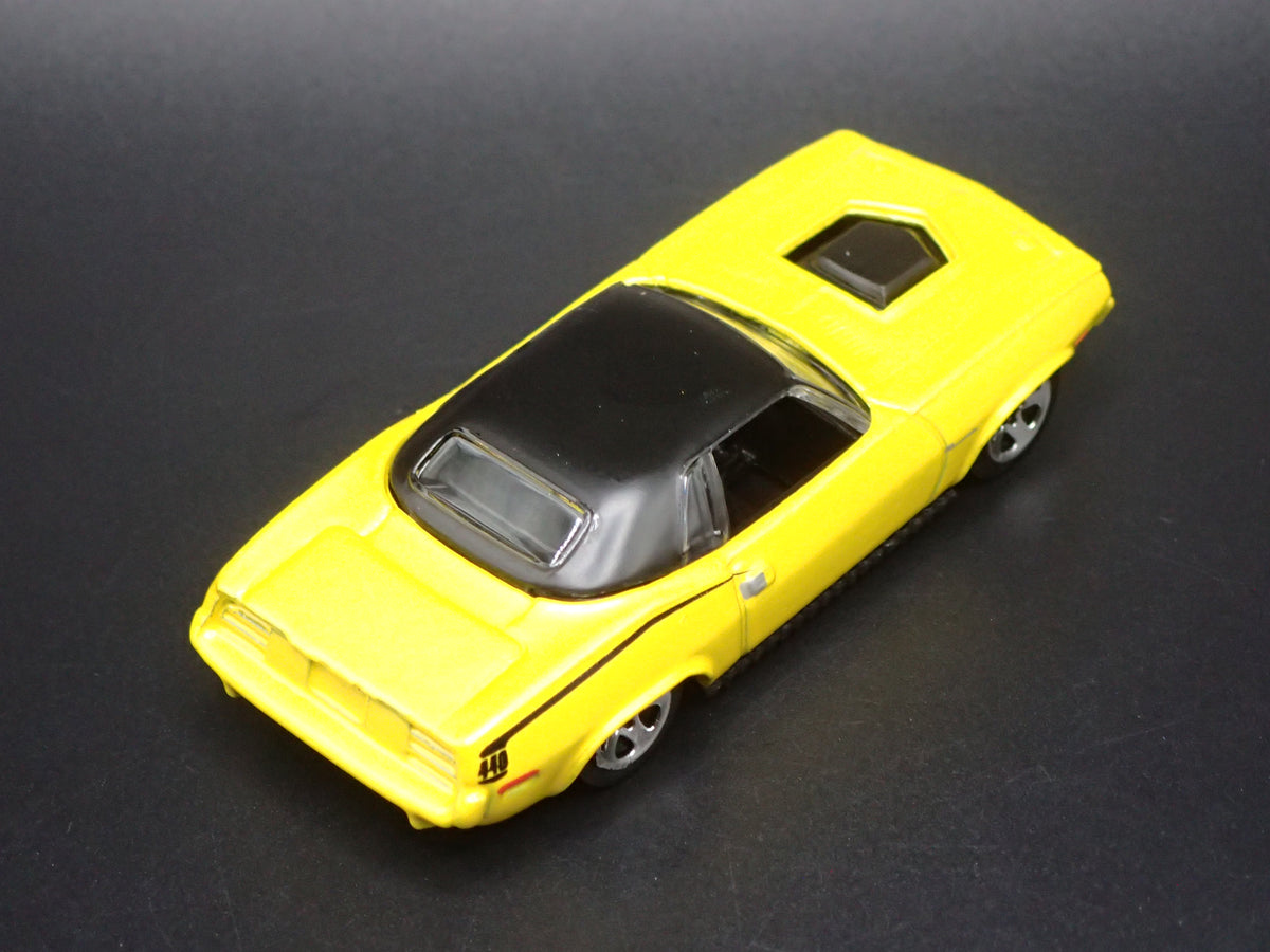 1970 70 PLYMOUTH AAR CUDA YELLOW 1:64 SCALE COLLECTIBLE DIECAST MODEL CAR