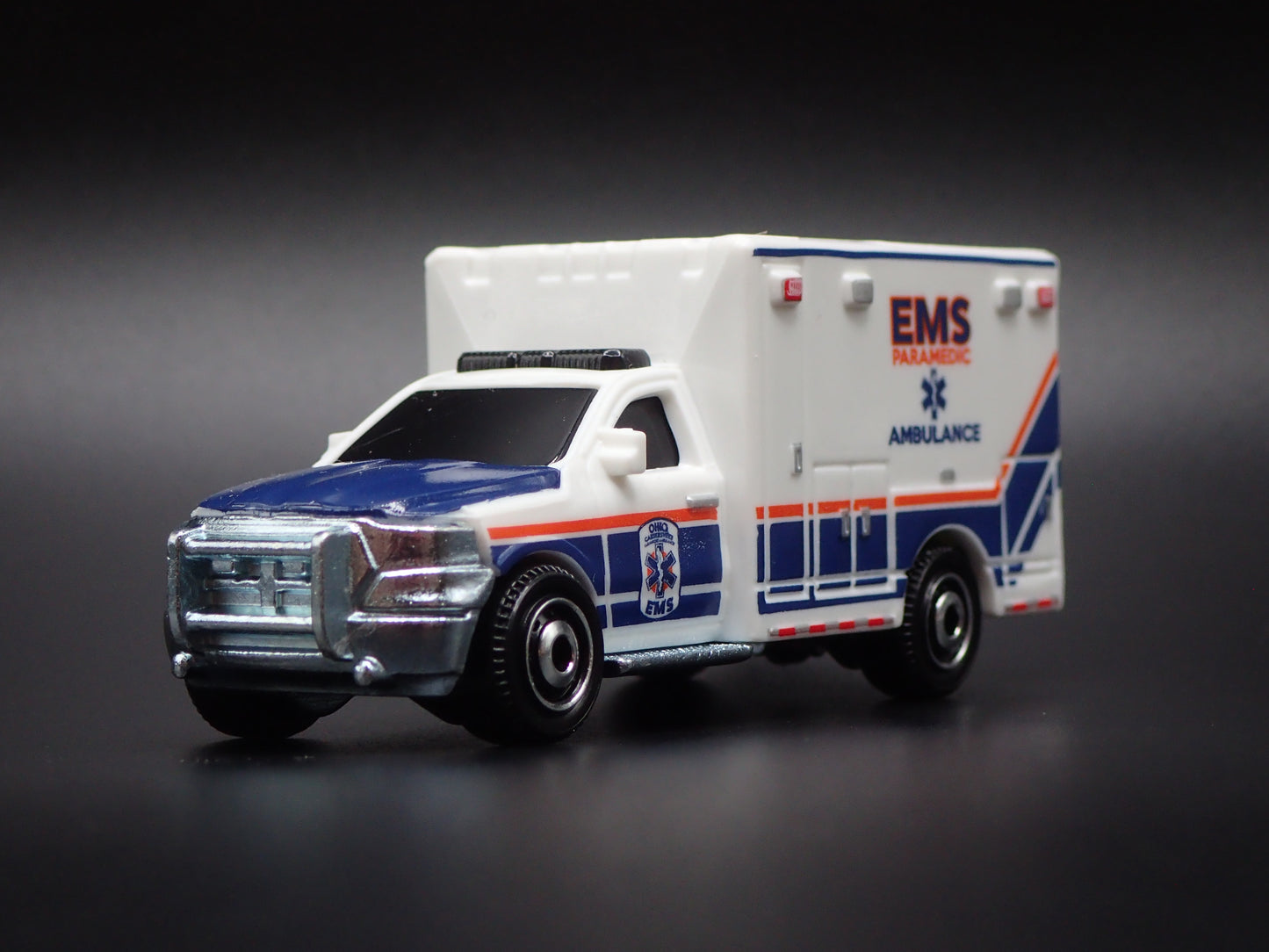 2019 19 RAM AMBULANCE EMS PARAMEDIC 1/64 MB SCALE DIORAMA DIECAST MODEL CAR
