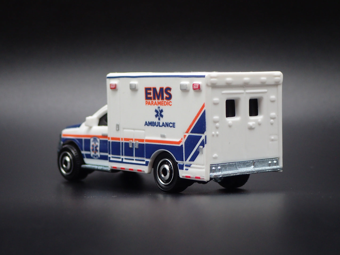 2019 19 RAM AMBULANCE EMS PARAMEDIC 1/64 MB SCALE DIORAMA DIECAST MODEL CAR