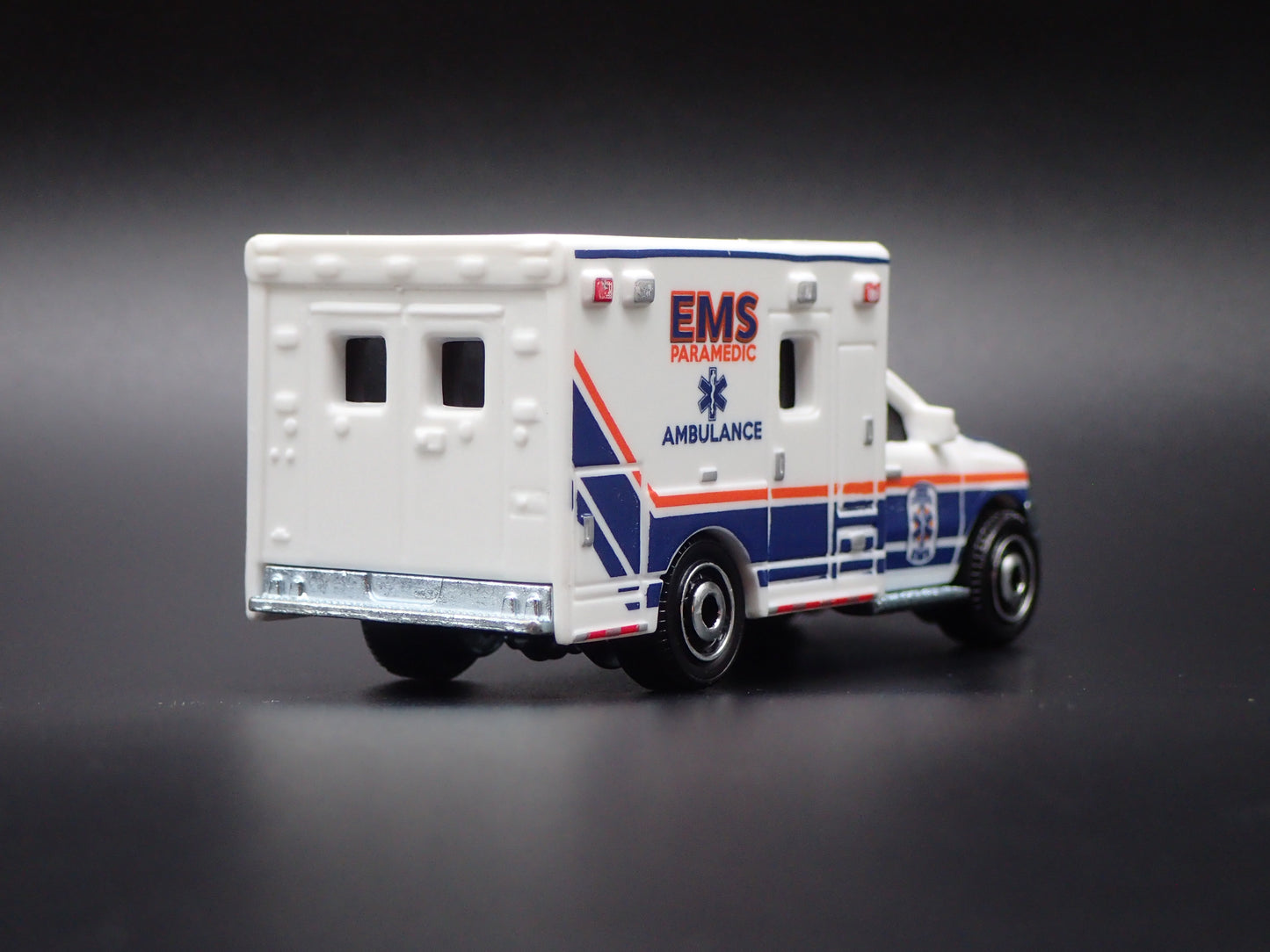 2019 19 RAM AMBULANCE EMS PARAMEDIC 1/64 MB SCALE DIORAMA DIECAST MODEL CAR