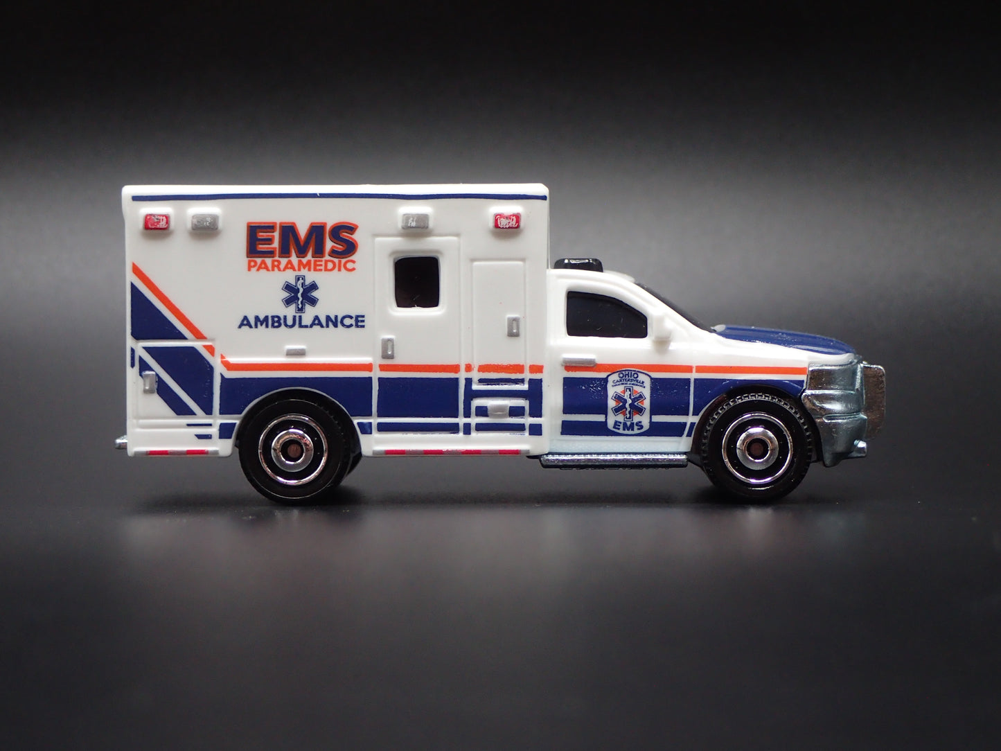 2019 19 RAM AMBULANCE EMS PARAMEDIC 1/64 MB SCALE DIORAMA DIECAST MODEL CAR