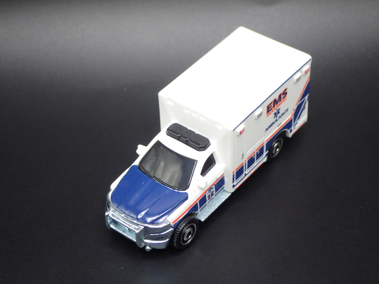 2019 19 RAM AMBULANCE EMS PARAMEDIC 1/64 MB SCALE DIORAMA DIECAST MODEL CAR