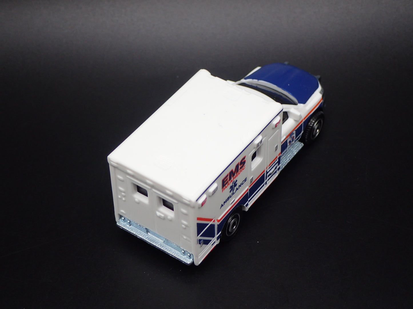 2019 19 RAM AMBULANCE EMS PARAMEDIC 1/64 MB SCALE DIORAMA DIECAST MODEL CAR