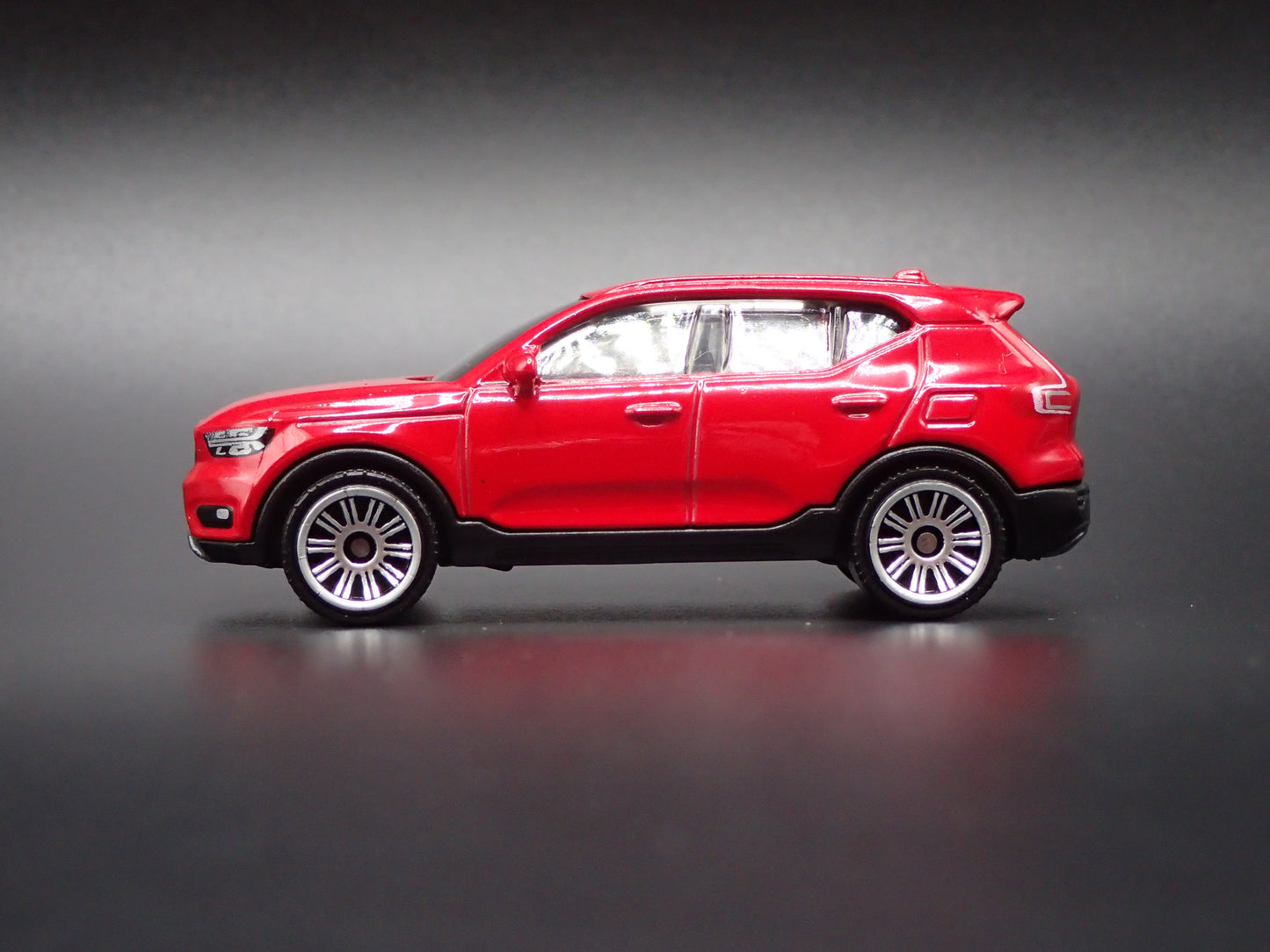 2018-2026 VOLVO XC40 COMPACT SUV 4 DOOR 1:64 SCALE DIORAMA DIECAST MODEL CAR