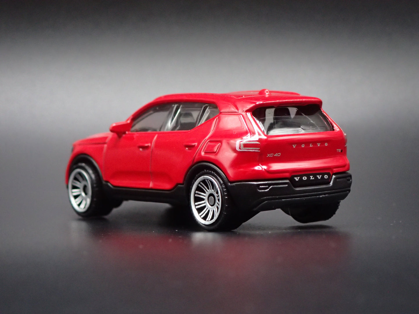 2018-2026 VOLVO XC40 COMPACT SUV 4 DOOR 1:64 SCALE DIORAMA DIECAST MODEL CAR