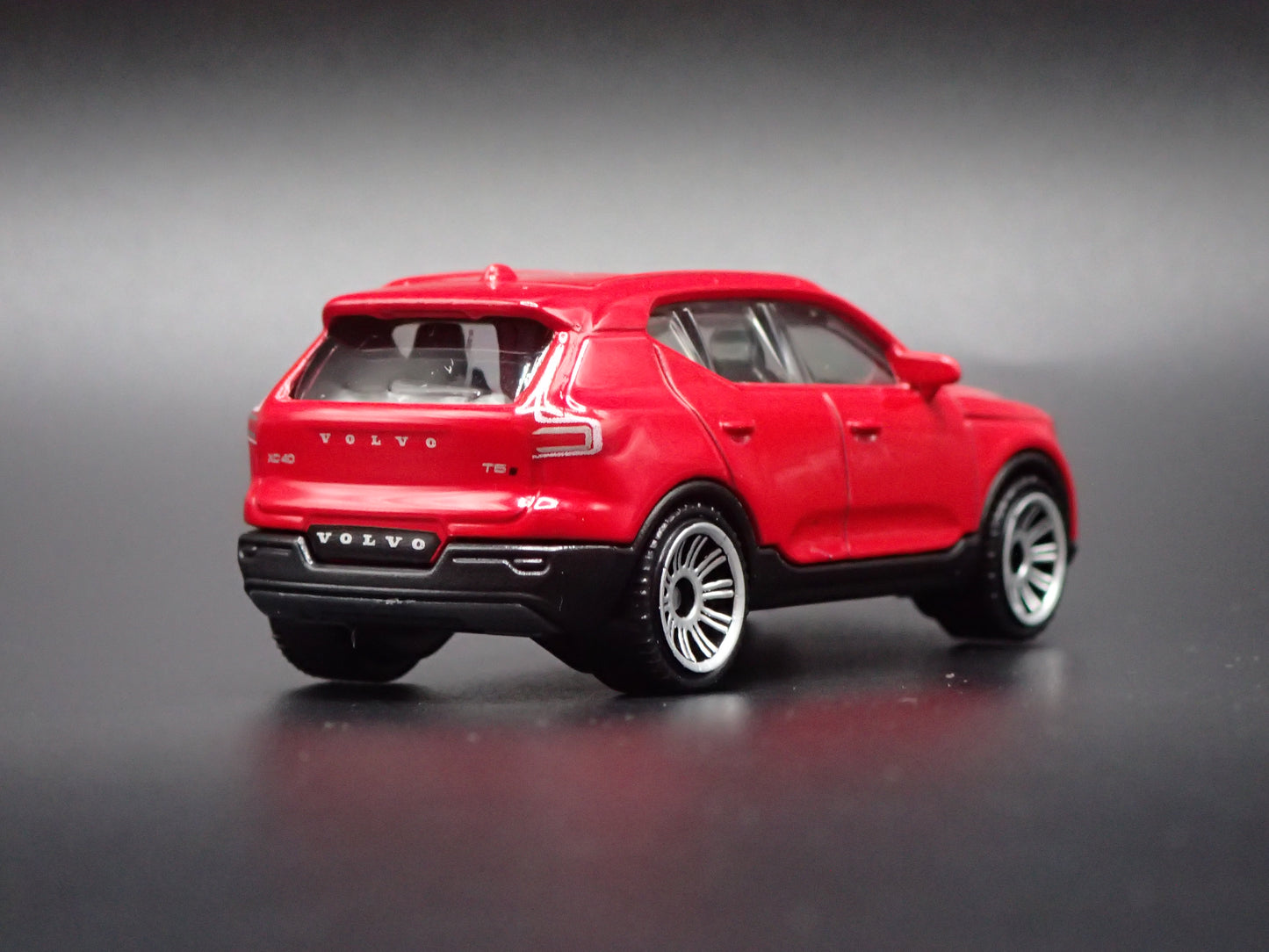 2018-2026 VOLVO XC40 COMPACT SUV 4 DOOR 1:64 SCALE DIORAMA DIECAST MODEL CAR