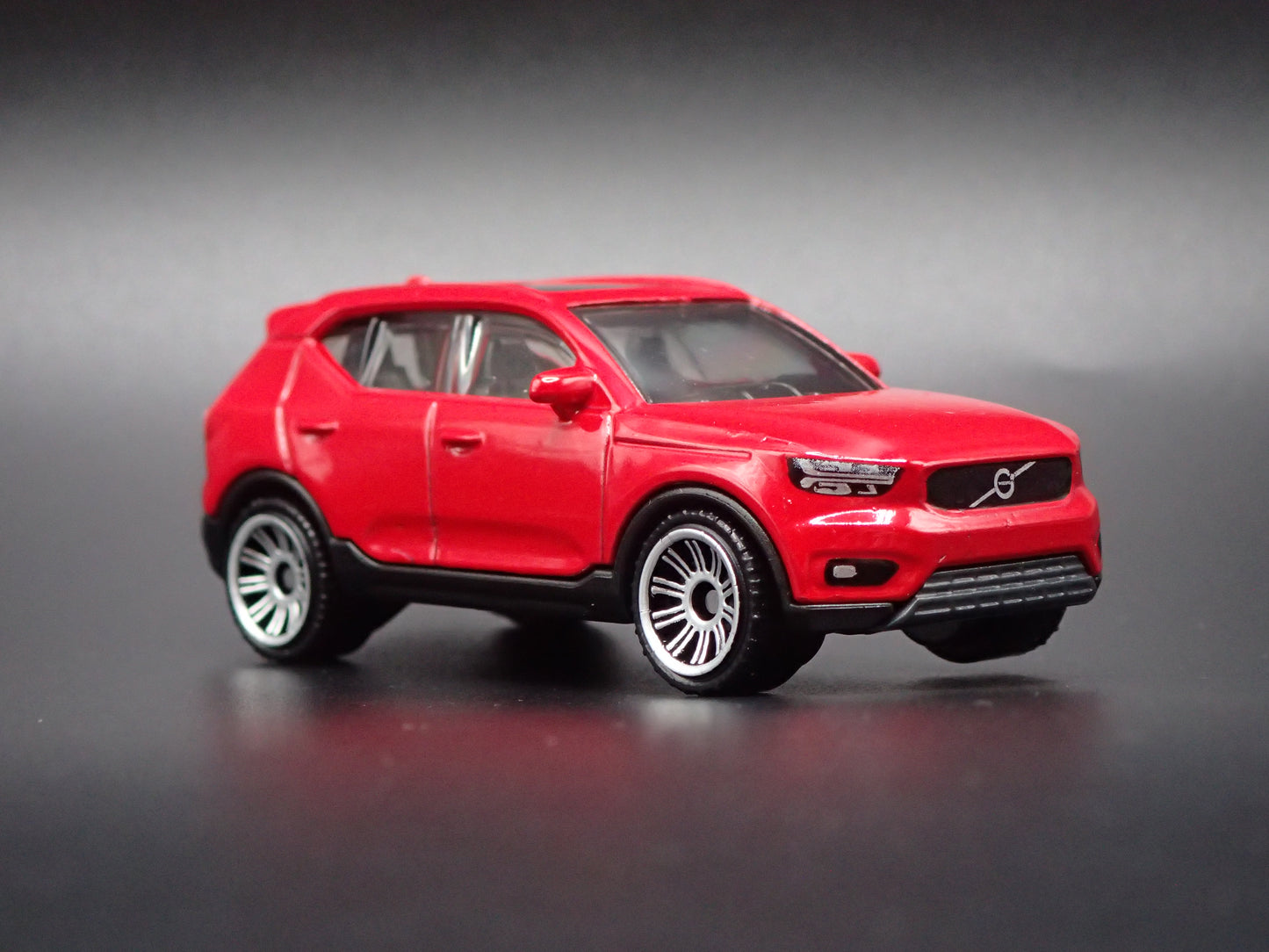 2018-2026 VOLVO XC40 COMPACT SUV 4 DOOR 1:64 SCALE DIORAMA DIECAST MODEL CAR