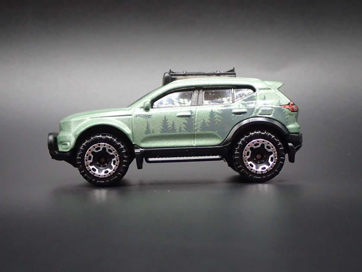 2018-2026 VOLVO XC40 COMPACT SUV 4 DOOR 1:64 SCALE DIORAMA DIECAST MODEL CAR