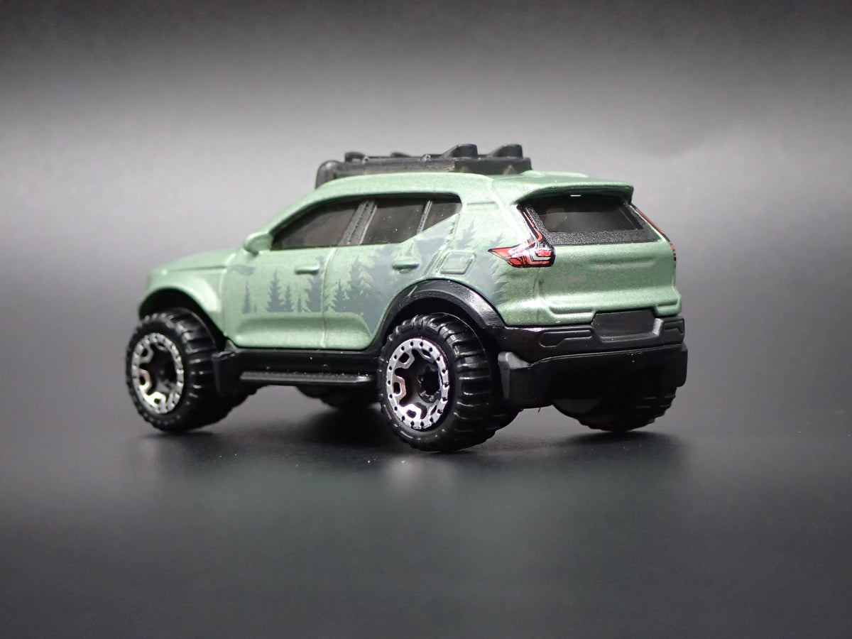 2018-2026 VOLVO XC40 COMPACT SUV 4 DOOR 1:64 SCALE DIORAMA DIECAST MODEL CAR