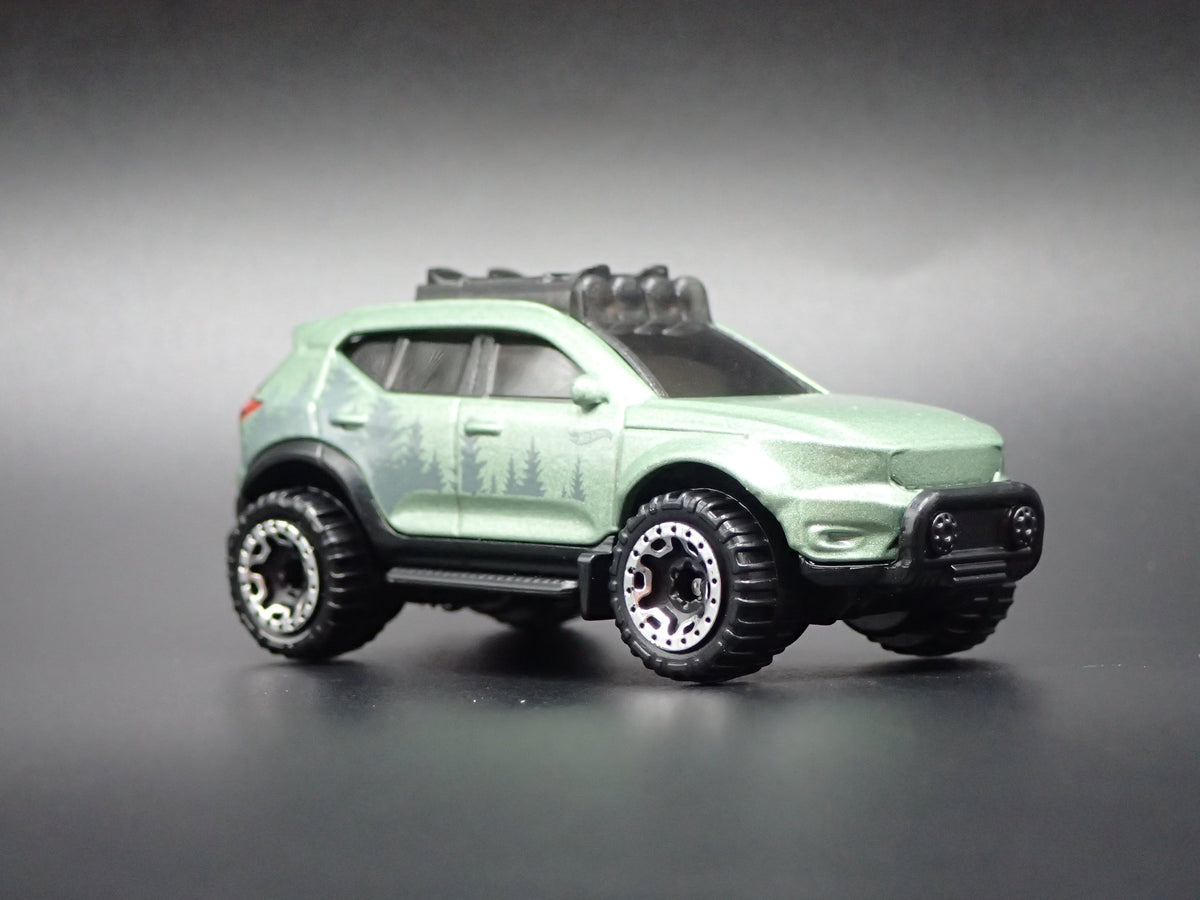 2018-2026 VOLVO XC40 COMPACT SUV 4 DOOR 1:64 SCALE DIORAMA DIECAST MODEL CAR