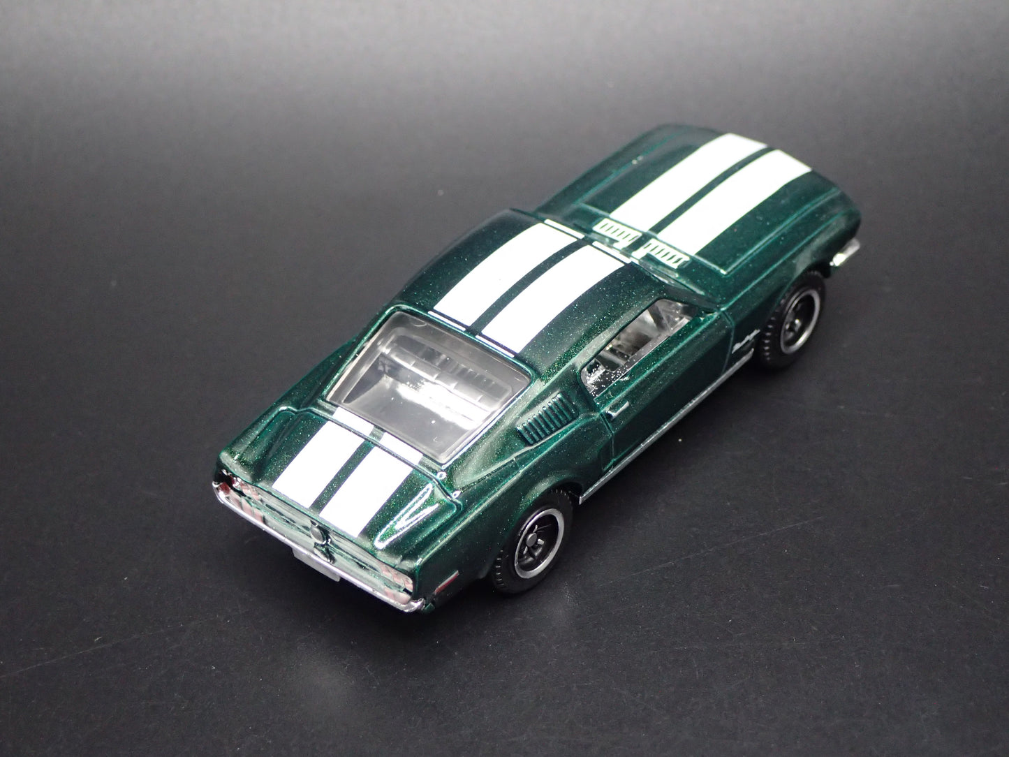 1968 68 FORD MUSTANG FASTBACK GREEN 1:64 SCALE DIORAMA DIECAST MODEL CAR