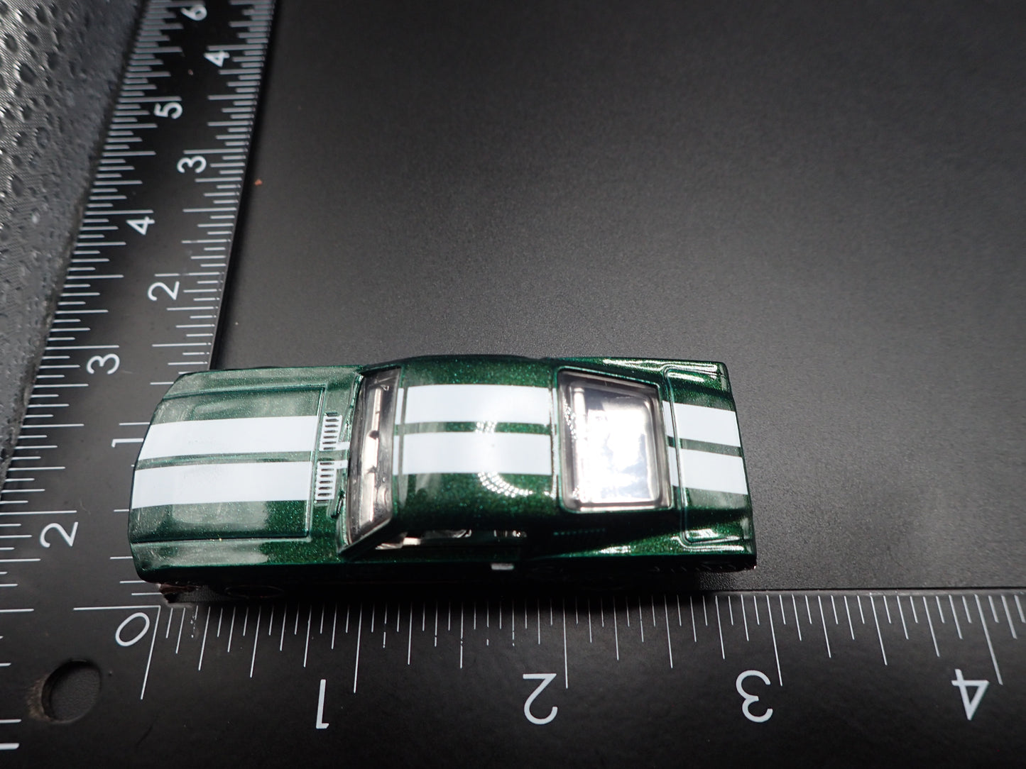 1968 68 FORD MUSTANG FASTBACK GREEN 1:64 SCALE DIORAMA DIECAST MODEL CAR