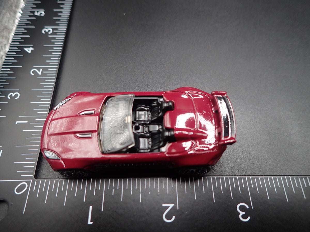 2015-2016 JAGUAR F-TYPE PROJECT 7 PLUM 1:64 SCALE DIORAMA DIECAST MODEL CAR