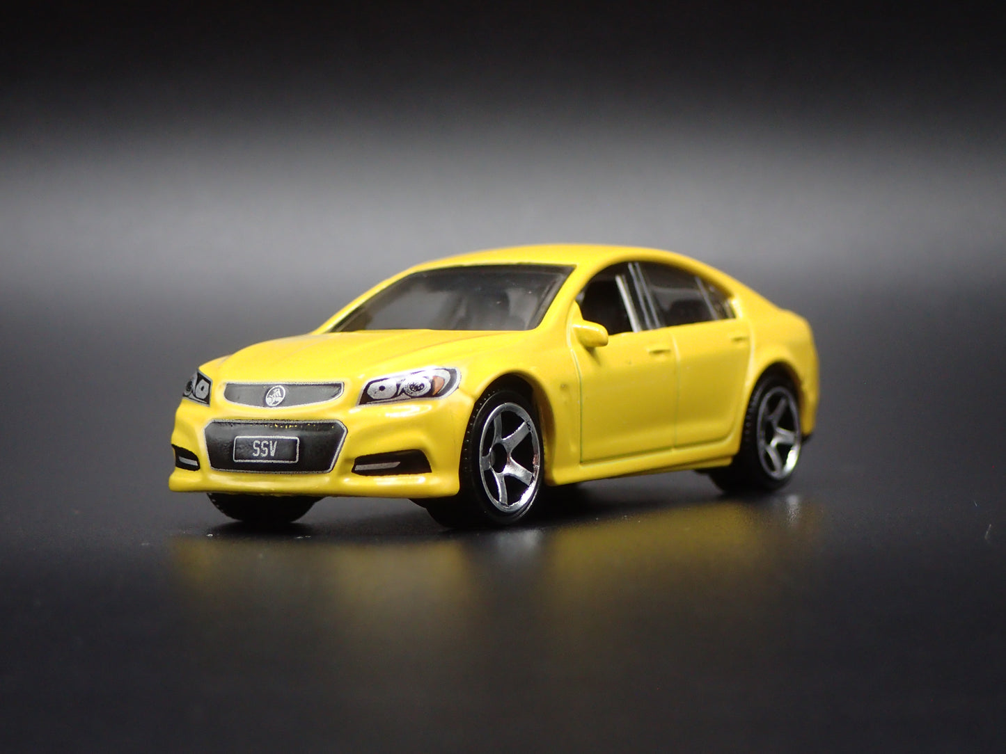 HOLDEN VF COMMODORE SSV 4 FOUR DOOR SEDAN (CHEVROLET SS) 1:64 DIECAST MODEL CAR
