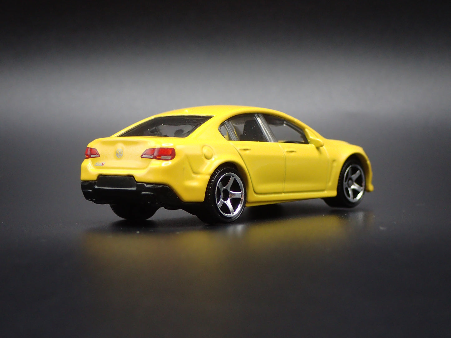 HOLDEN VF COMMODORE SSV 4 FOUR DOOR SEDAN (CHEVROLET SS) 1:64 DIECAST MODEL CAR