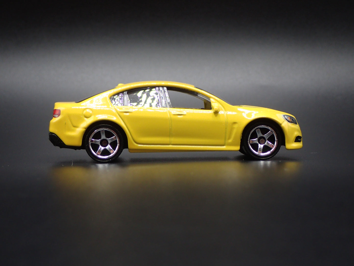 HOLDEN VF COMMODORE SSV 4 FOUR DOOR SEDAN (CHEVROLET SS) 1:64 DIECAST MODEL CAR