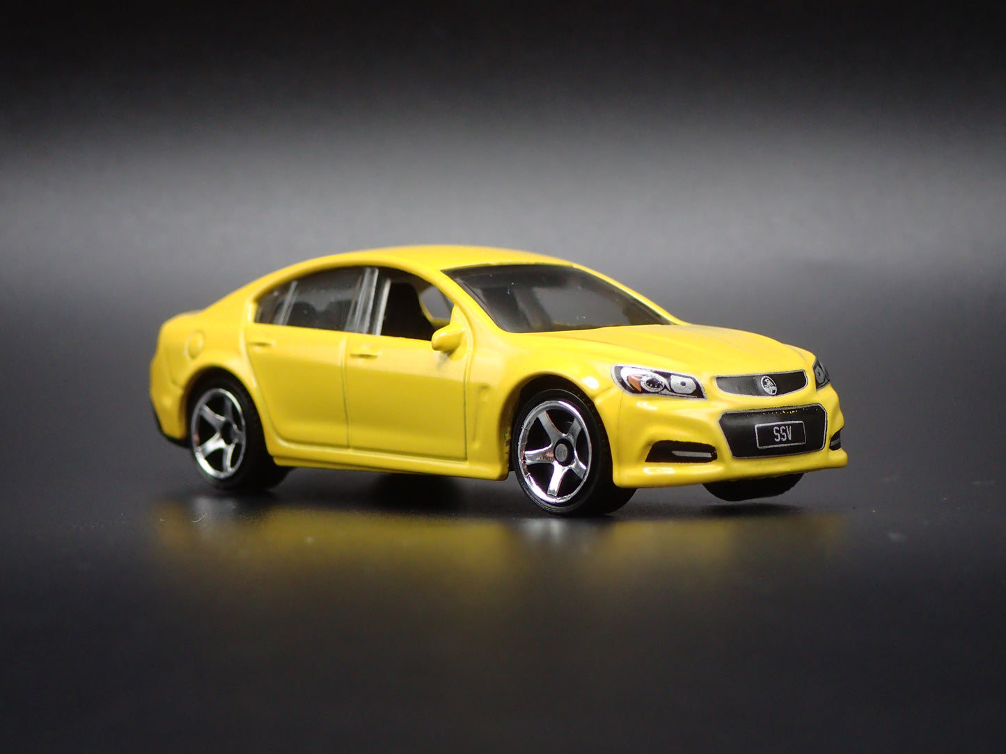HOLDEN VF COMMODORE SSV 4 FOUR DOOR SEDAN (CHEVROLET SS) 1:64 DIECAST MODEL CAR