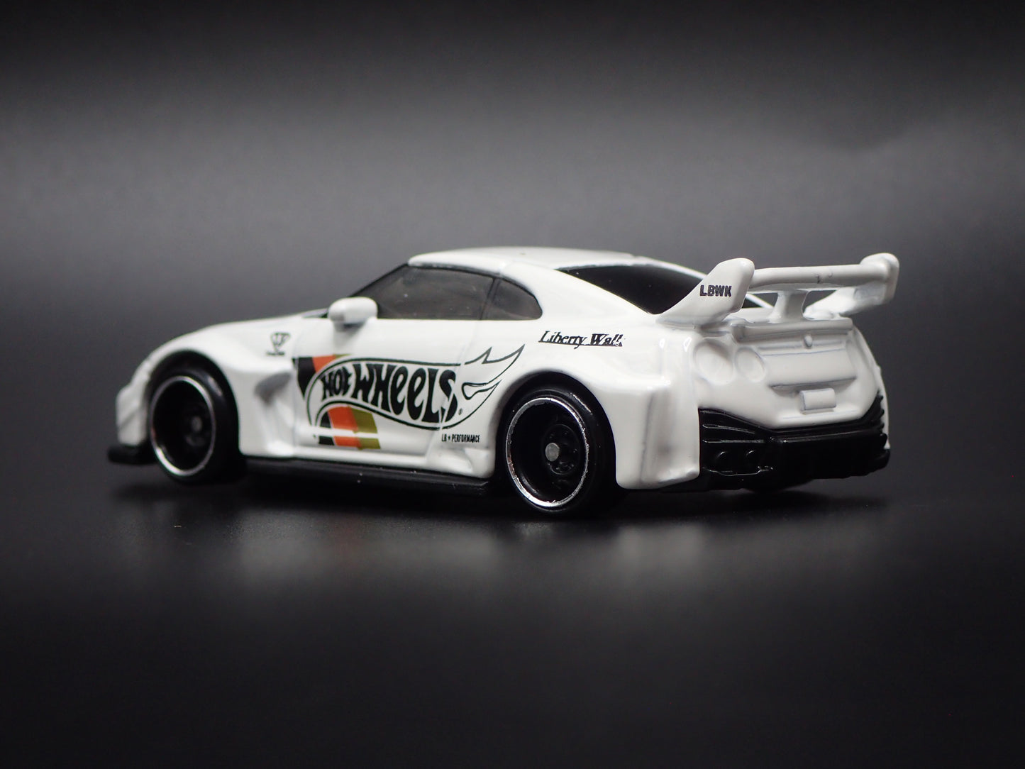 NISSAN GTR R35 LBWK SILHOUTTE WORKS GT 35GT-RR VER2 1:64 SCALE DIECAST MODEL CAR